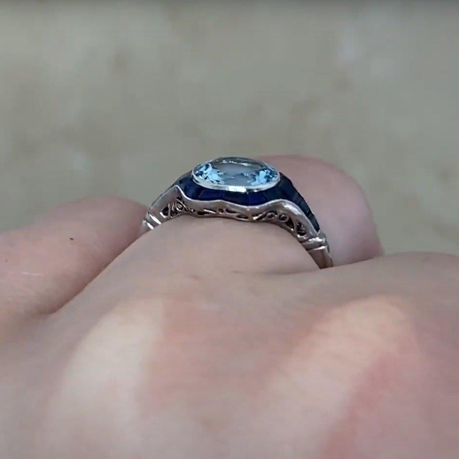 Anello aureola con acquamarina e zaffiro (circa 1,3 carati), platino In condizioni ottime in vendita a New York, NY