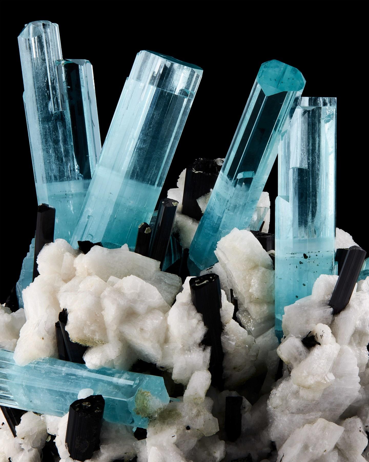 Aguamarina con Schorl sobre Ortoclasa, Pakistán Pakistaní en venta