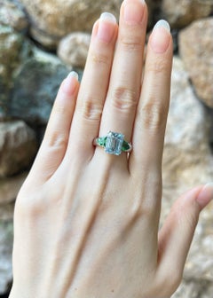 Anillo de Aguamarina con Tsavorita engastado en Platino 900