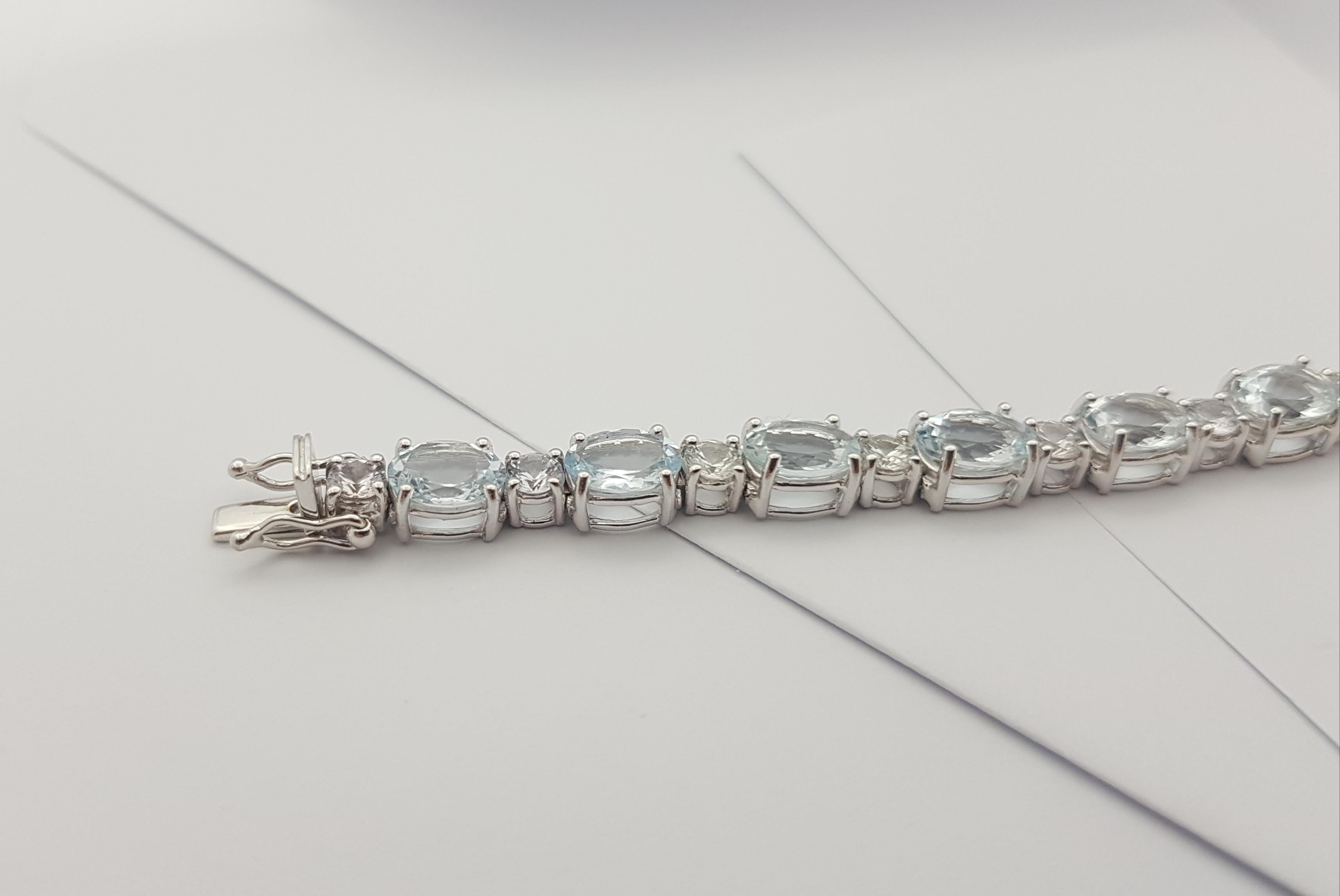 Aquamarine with White Sapphire Bracelet Set in 18 Karat White Gold Settings For Sale 3