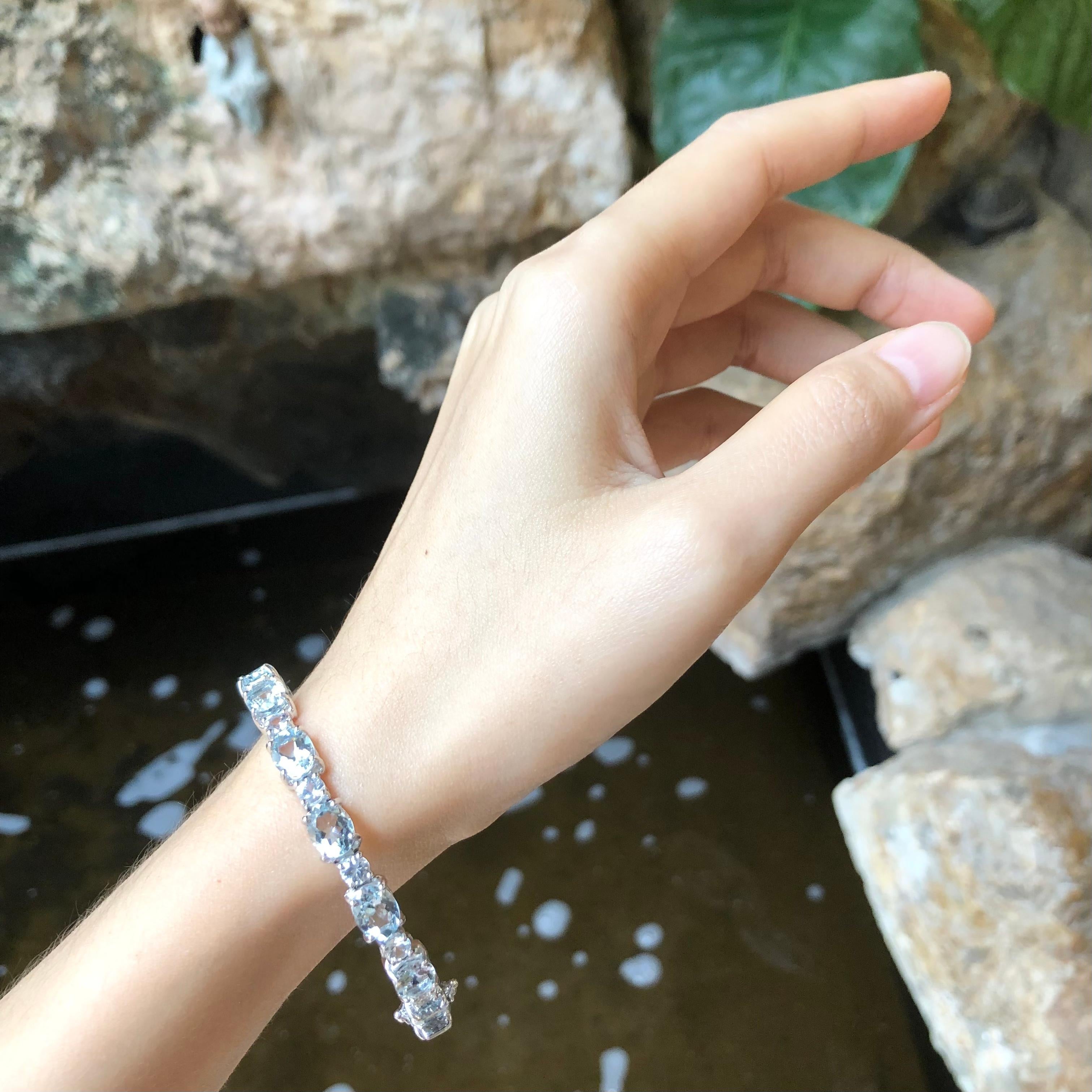 Pulsera de aguamarina y zafiro blanco engastada en oro blanco de 18 quilates en venta 1