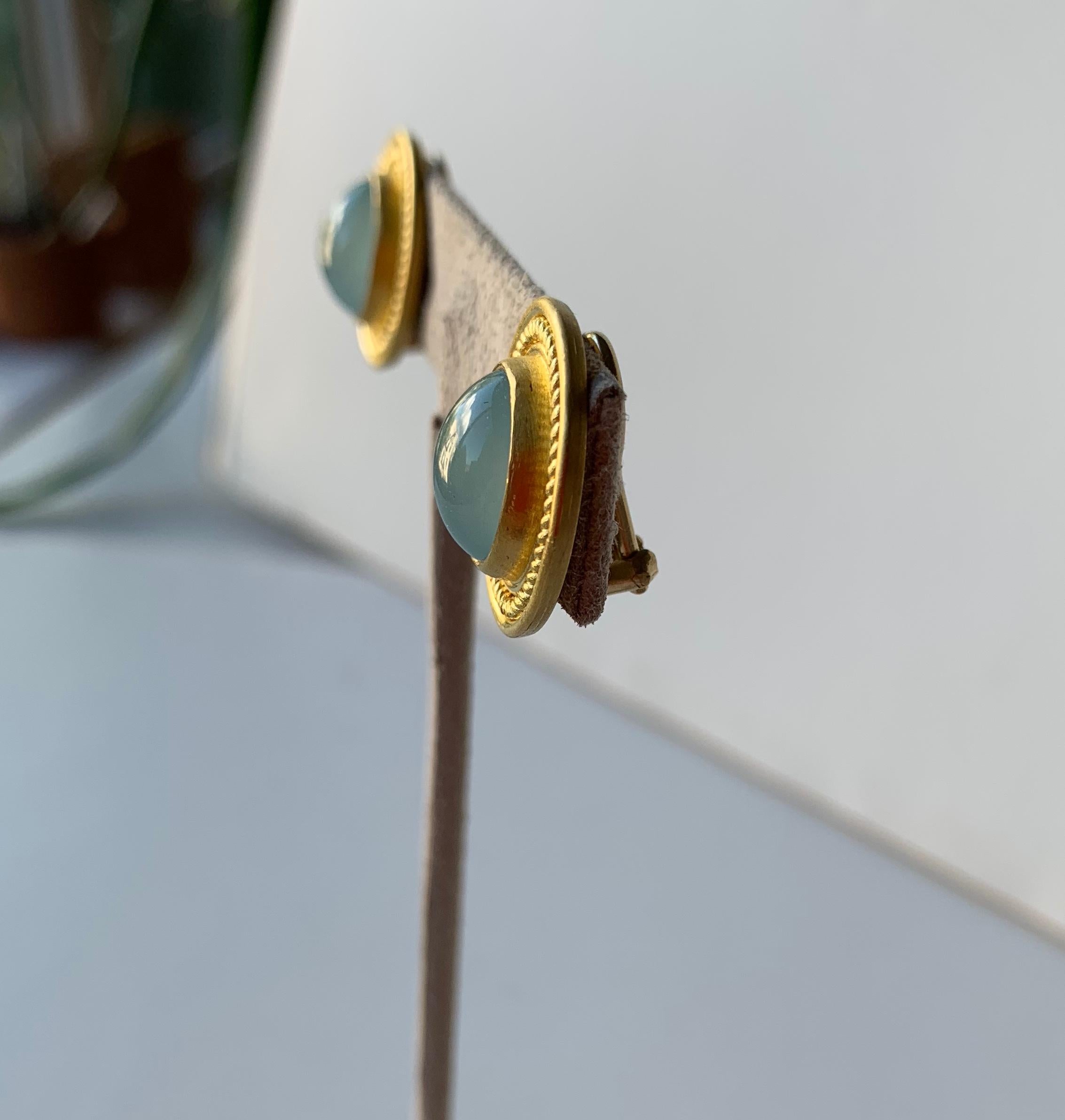 Aquamarin-Ohrringe aus Gelbgold 22 Karat Gold 18 Karat Gold (Ovalschliff)