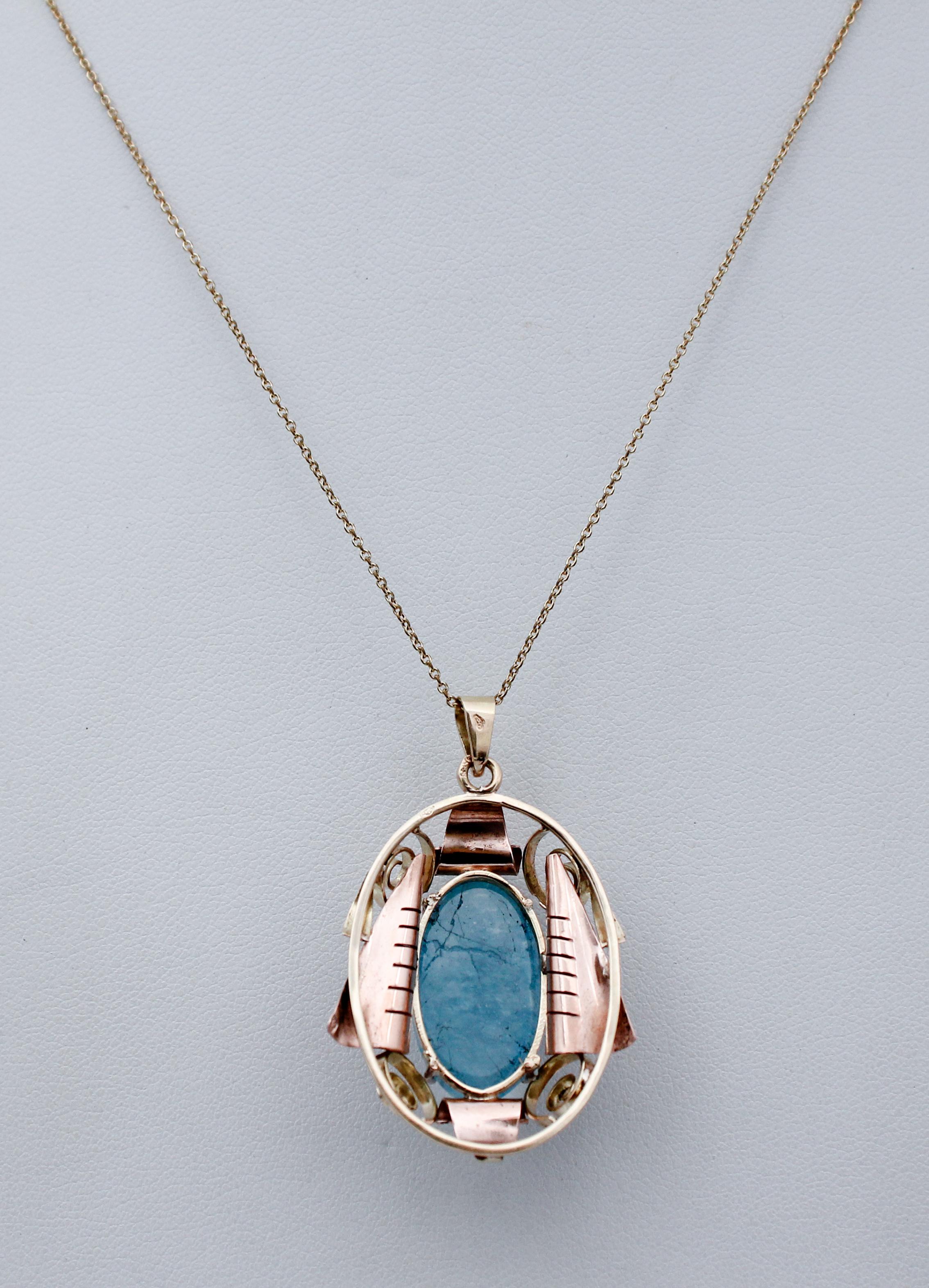 Oval Cut Aquamarine, 9 Karat Rose and Yellow Gold Necklace For Sale
