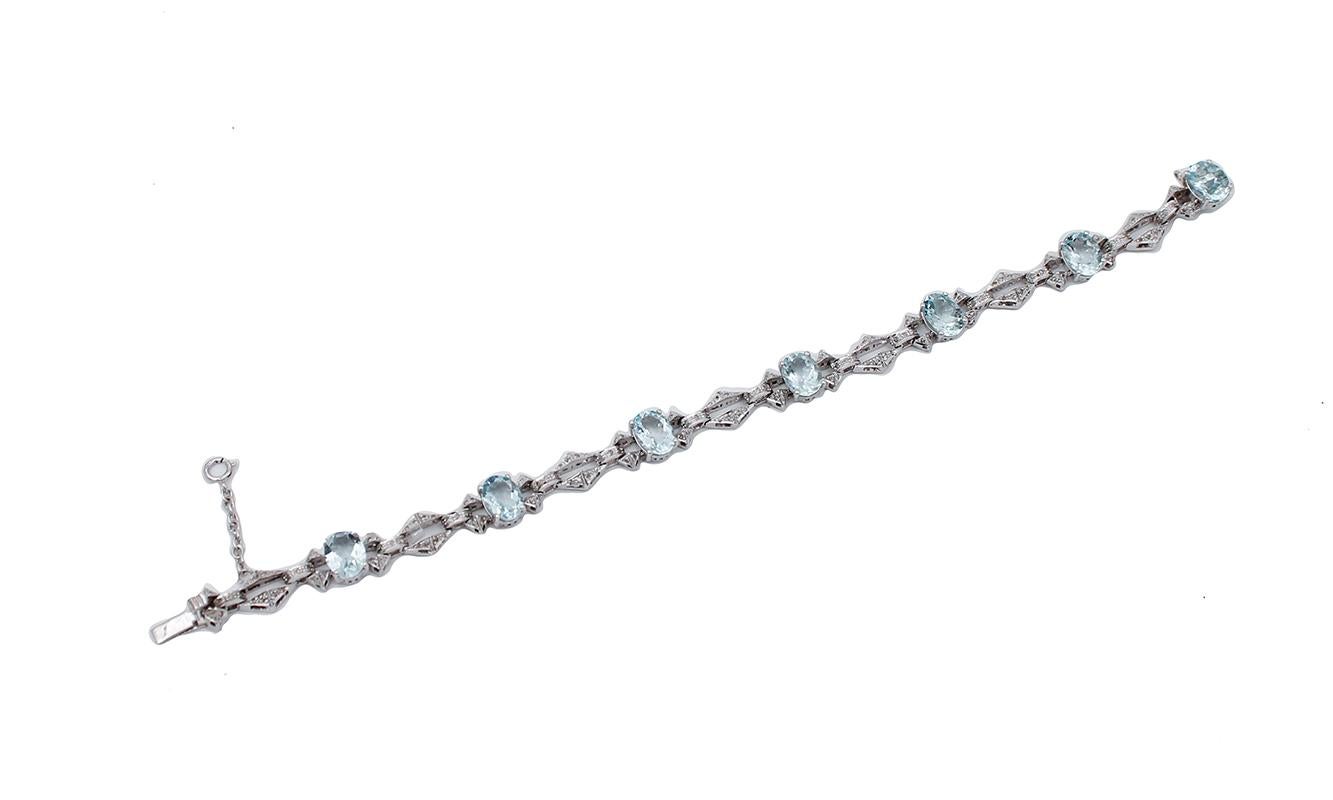 Elegant bracelet in 14 karat white gold structure mounted with seven sections studded with diamonds and, between of them, an aquamarine.
This bracelet was totally handmade by Italian master goldsmiths and it is in perfect conditions.
Diamonds 0.56