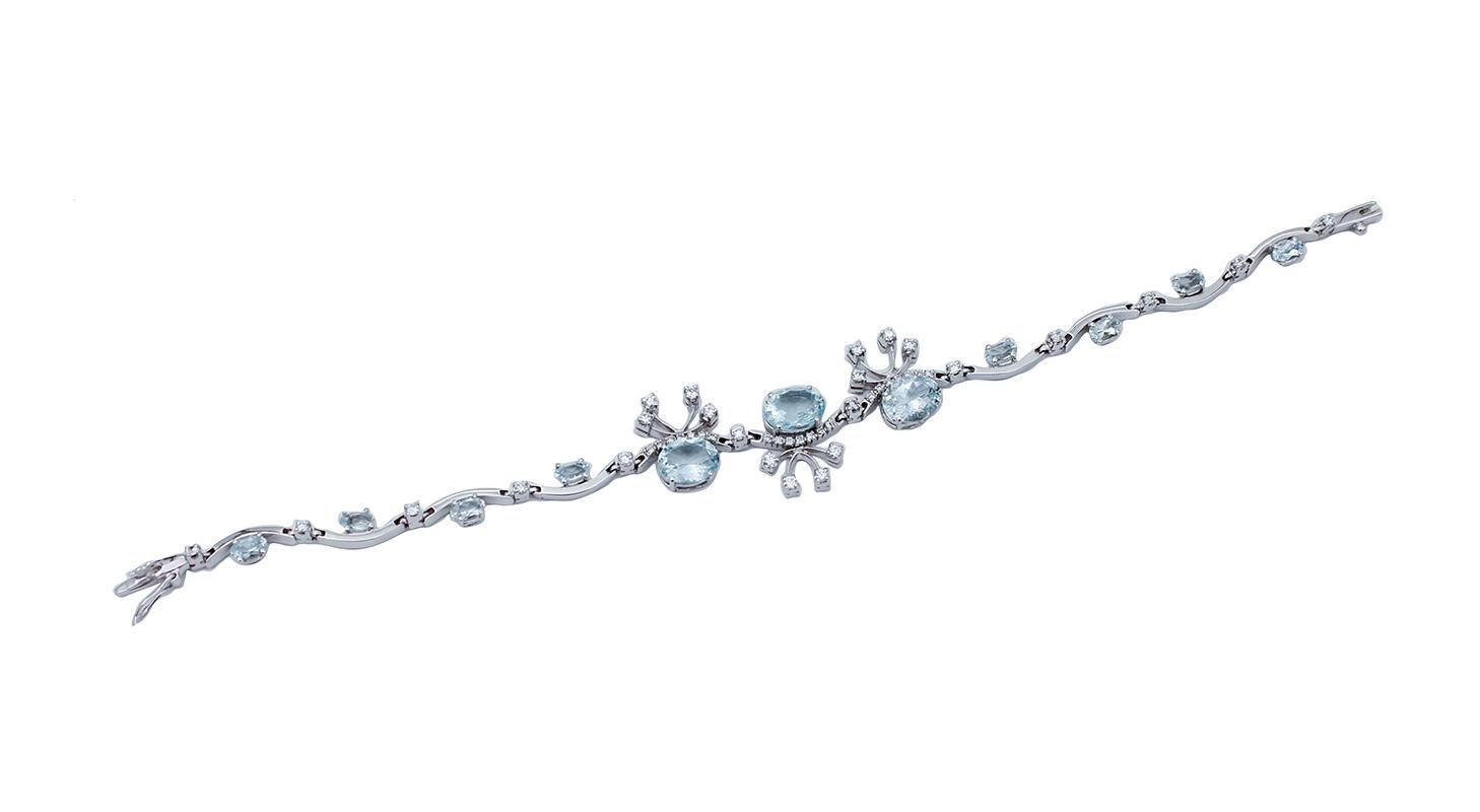 shipping policy: 
No additional costs will be added to this order.
Shipping costs will be totally covered by the seller (customs duties included). 

For any inquiries, please contact the seller through the message center.

Elegant modern bracelet in