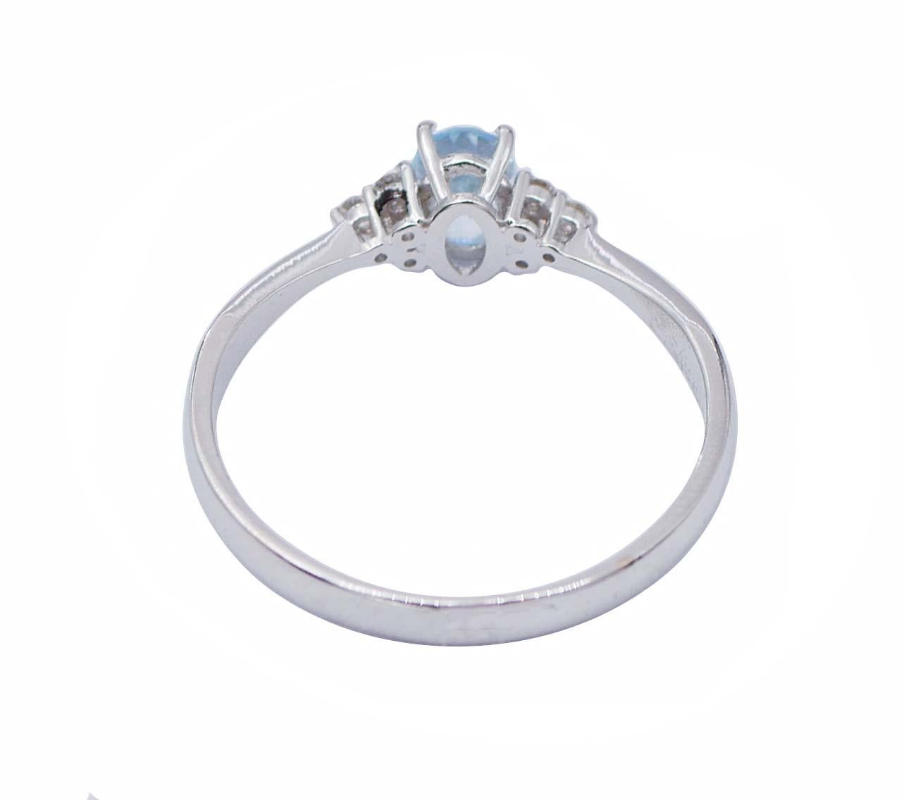 Mixed Cut Aquamarine, Diamonds, 18 Karat White Gold Modern Ring For Sale