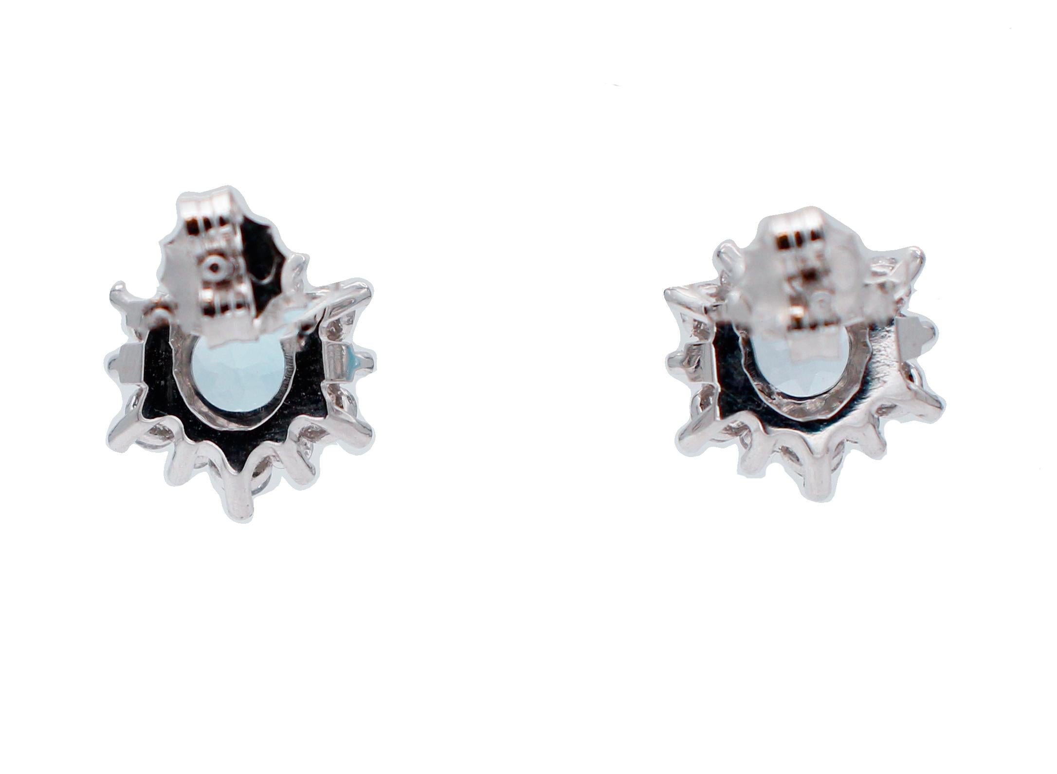 Beautiful earrings realized in 18 karat white gold structure studded with a round aquamarine surrounded by white diamonds.
These earrings are totally handmade by Italian master goldsmiths and they are in perfect condition.
Diamonds 1.17