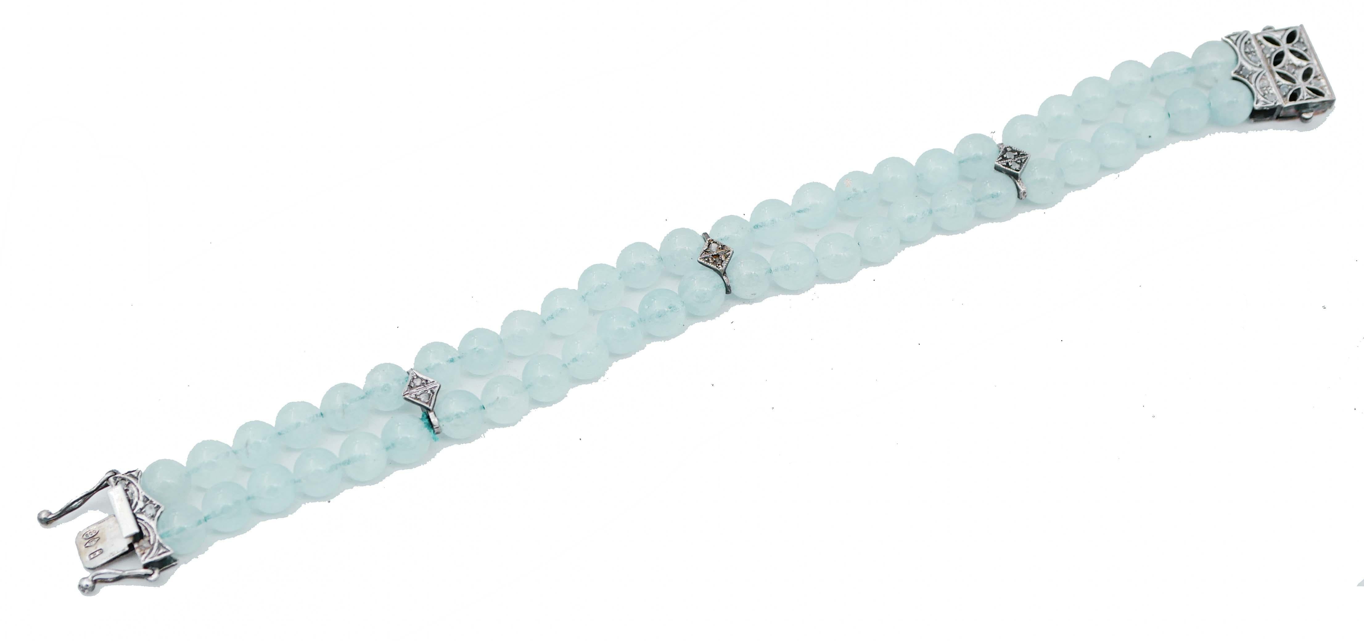 Magnifique bracelet retrò en or rose 9 carats et structure en argent montée avec deux rangées d'aigue-marine et, entre elles, des structures en argent serties de deux diamants.
Diamants 0,20 ct
Aigue-marine 100 ct
Poids total 26 gr
RF *IAF

Pour