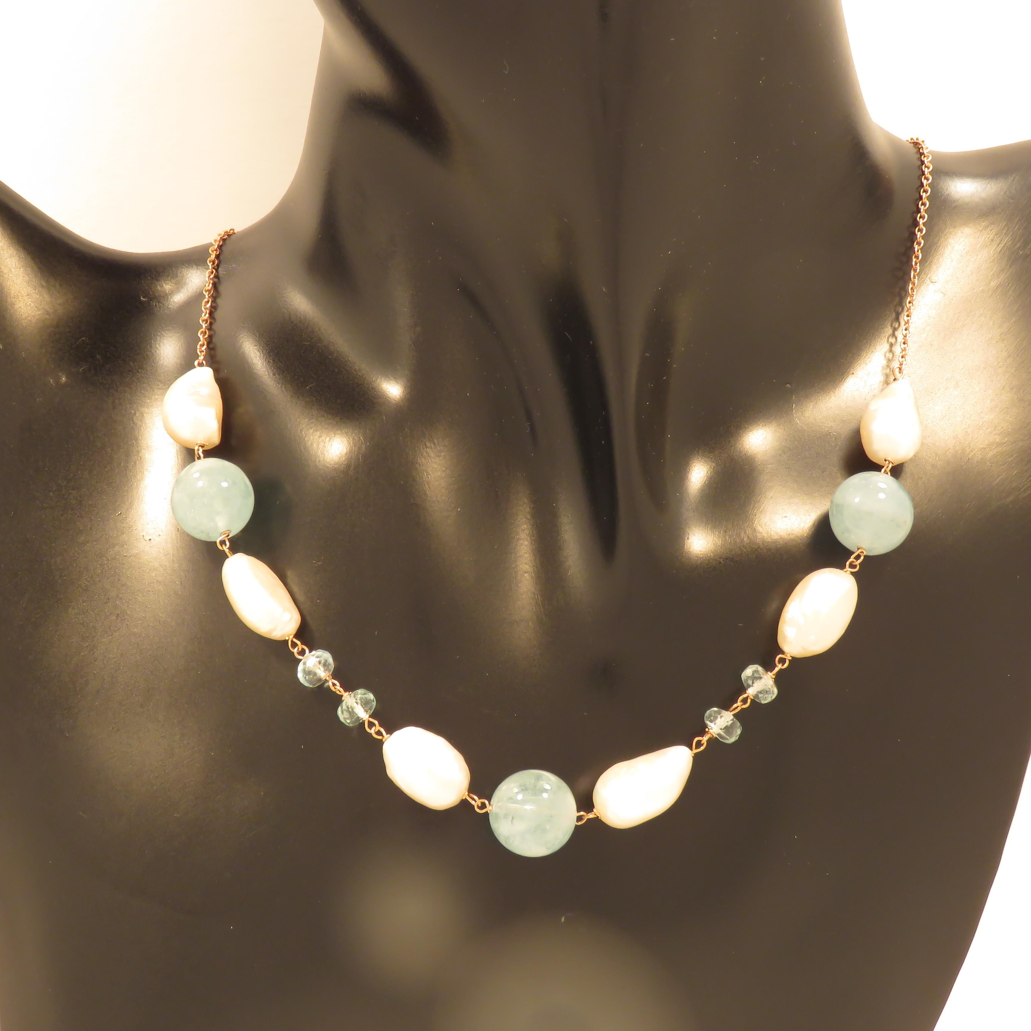 Beautiful necklace alternating genuine freshwater pearls and natural aquamarine with 9 karat rose gold rolo chain. The necklace length is adjustable from 430 mm to 470 mm / from 16.929 inches to 18.503 inches, it is possible to lengthen the necklace