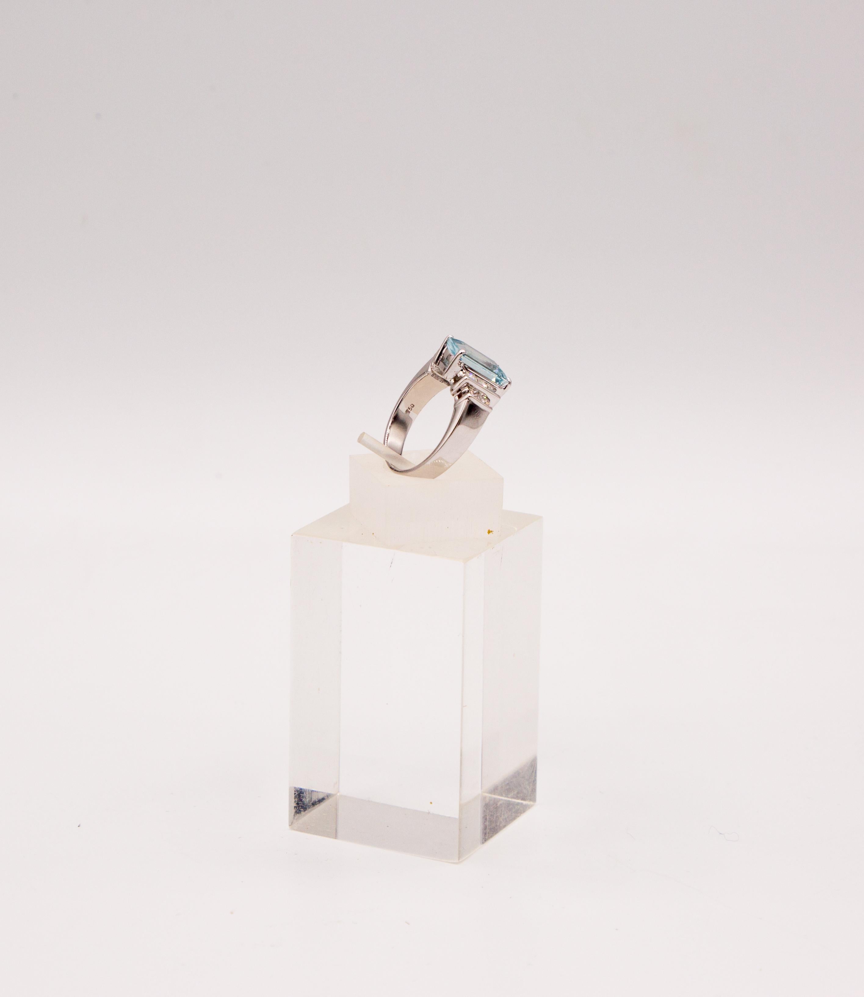 Aquamqrinring 18k diamond In New Condition For Sale In Bad Kissingen, DE