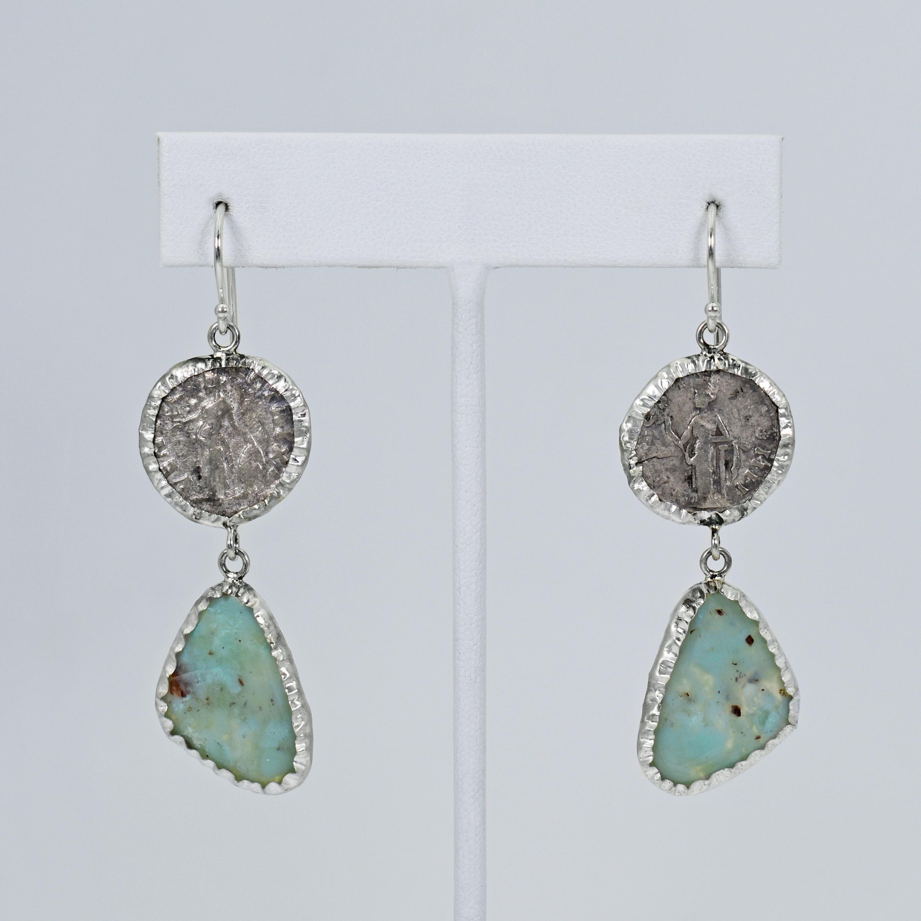 Contemporain Pendants d'oreilles en argent Aquaprase et pièce de monnaie grecque antique en vente