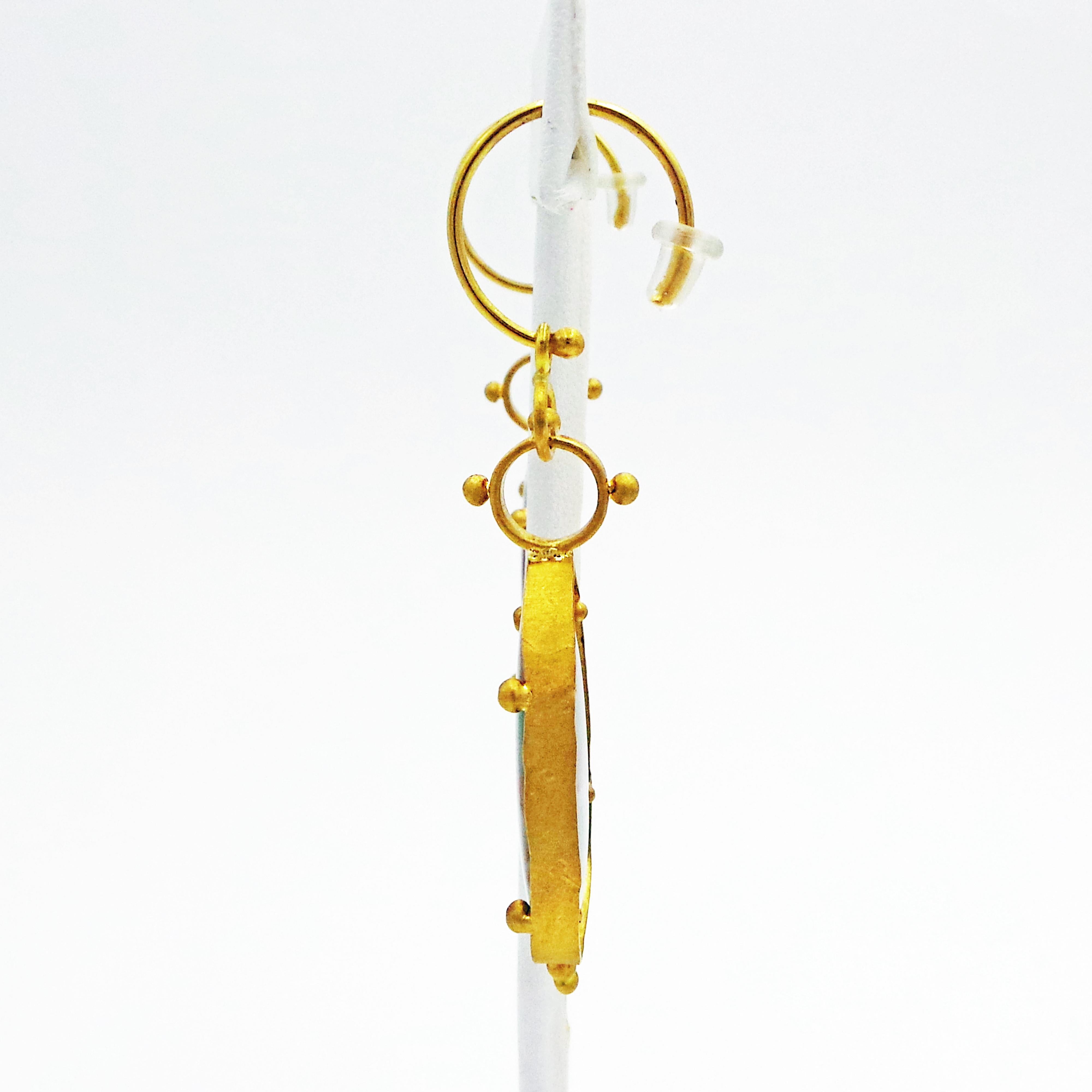Handgeschmiedete Ohrhänger aus Aquapras und 22-Karat Gold (Zeitgenössisch) im Angebot