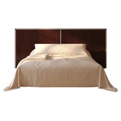 Cabecero Aquarama de caoba africana con nácar 127" de ancho x 51,6" de alto