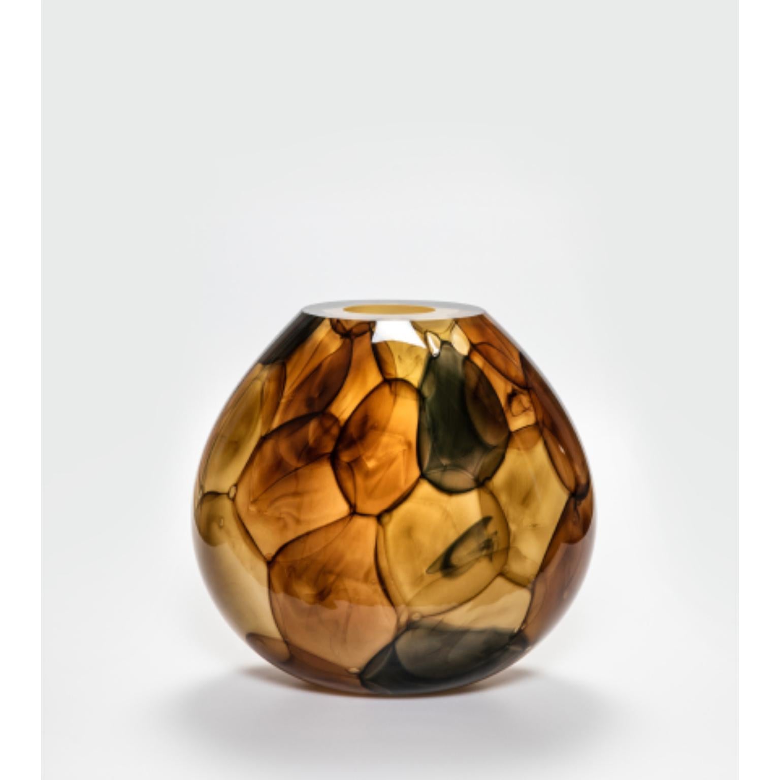 Aquarelle Round Green Vase by David Valner
Designed by Aleš Valner.
Dimensions: D 13 x W 32 x H 31 cm.
Materials: Glass.
Weight: 11 kg.

Where the fluidity of water meets the solidity of glass

Drops of complementing colors soaking into wet paper: a