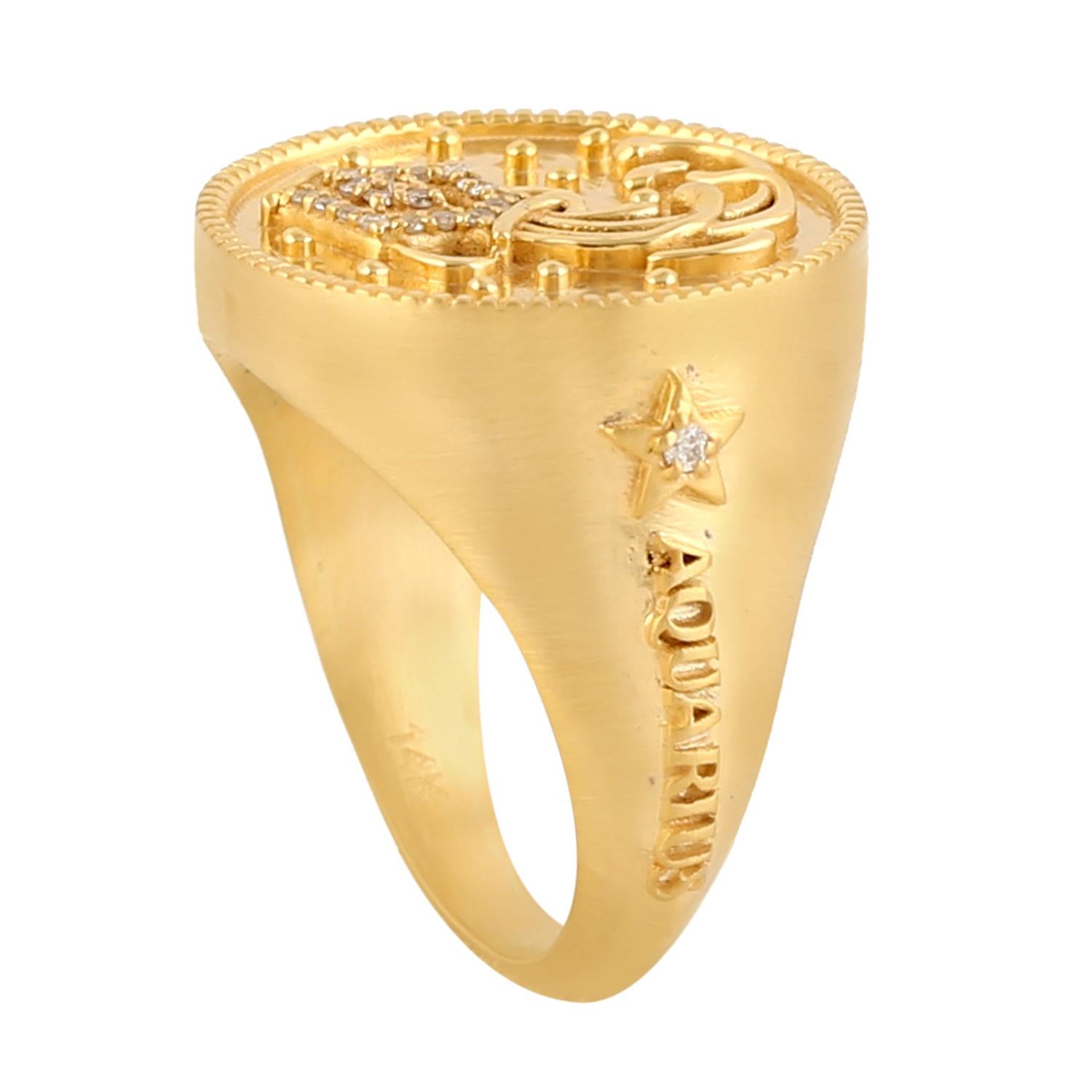 Aquarius Sunsign Zodiac Ring with Pave Diamonds Made in 14k Gold In New Condition For Sale In New York, NY