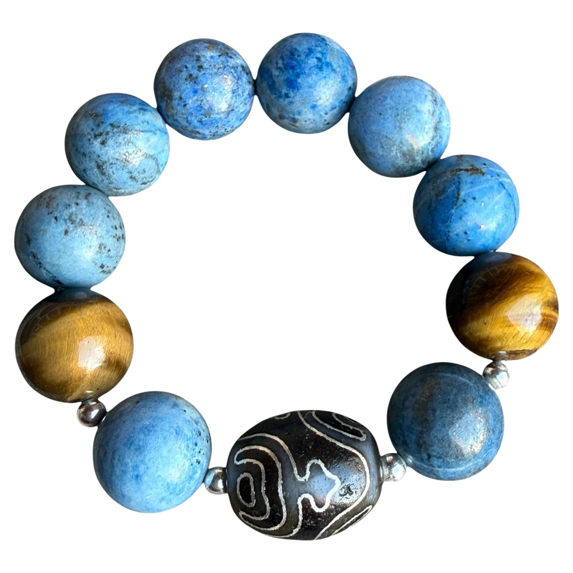 Bracelet Totem Verseau Tibetain Dzi Bead avec Oeil de Tigre Bleu Kyanite Sterling en vente