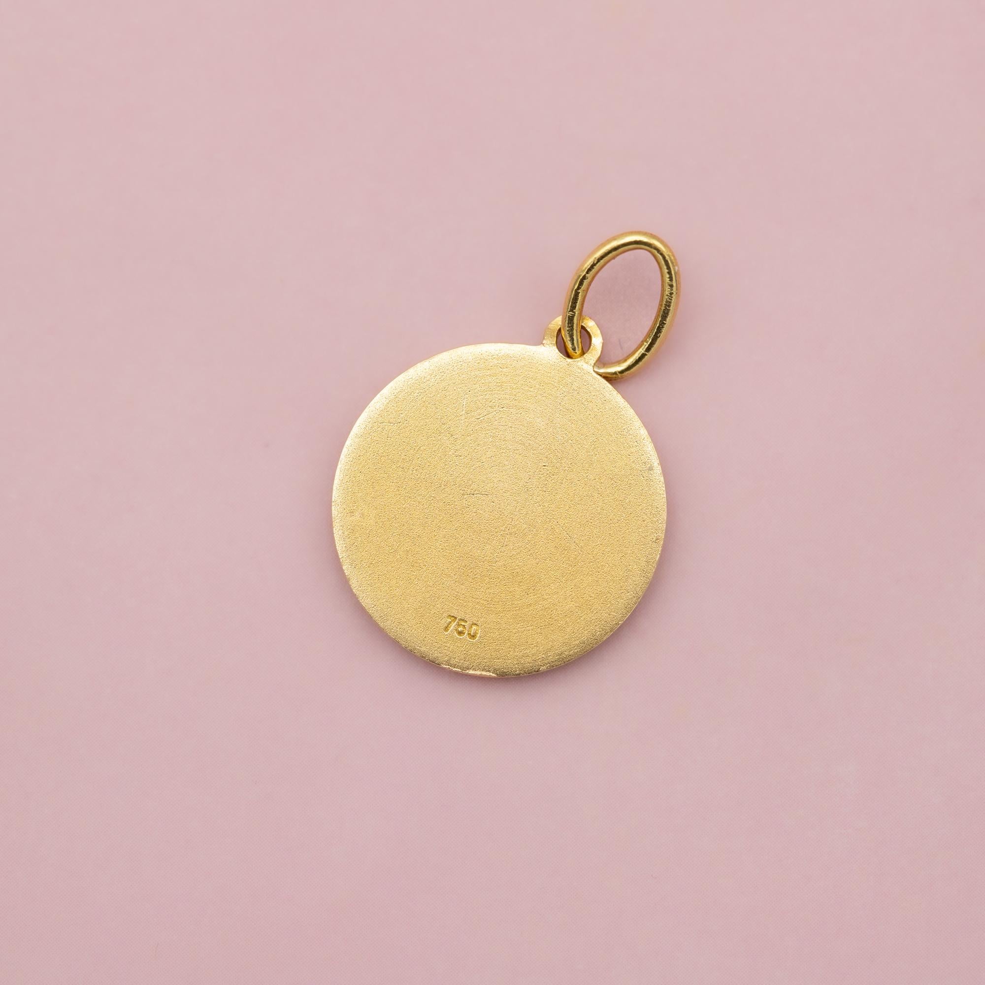 Aquarius - Vintage 18 karat zodiac charm pendant - solid yellow gold Star Sign For Sale 4