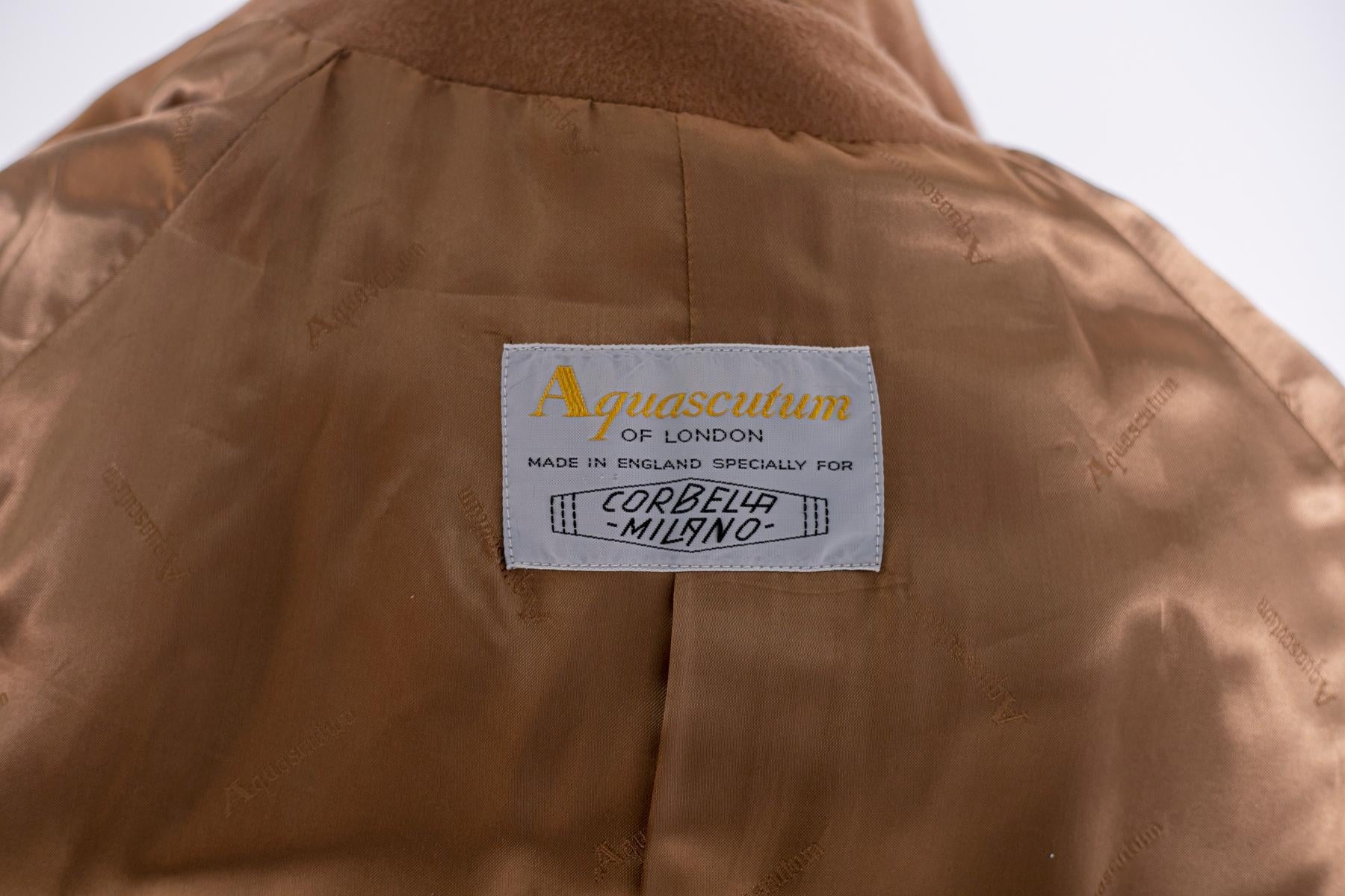 Aquascutum Camel-Colored Women's Trench Coat In New Condition For Sale In Milano, IT