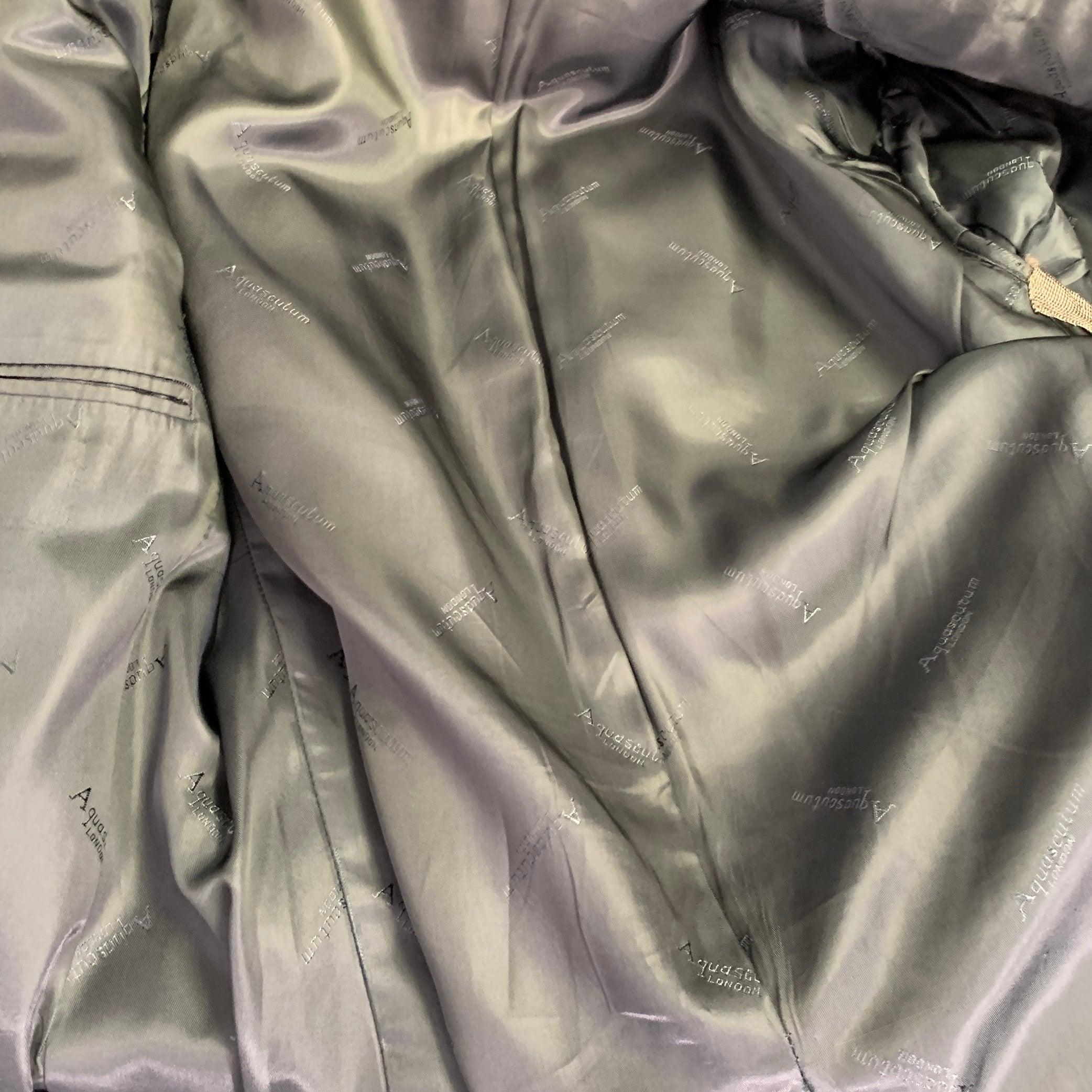 Aquascutum Taille 42 Manteau de sport en laine marine à patte unique en vente 1