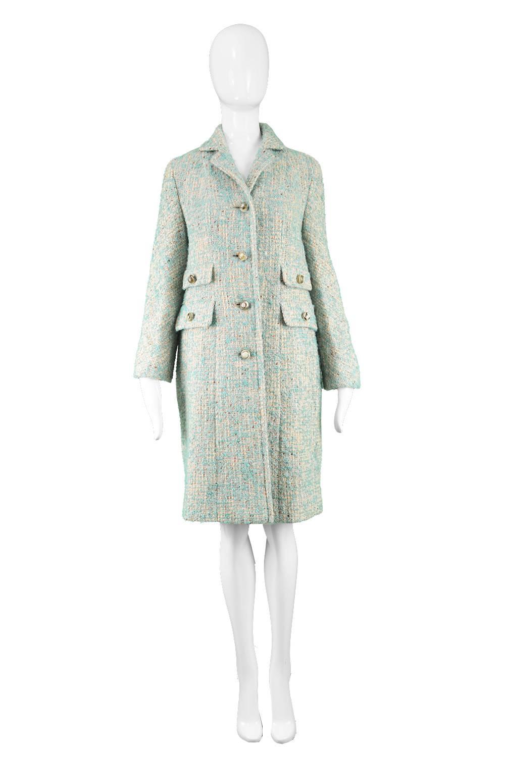 Aquascutum Vintage 1960s Cream & Turquoise Blue Wool Boucle Tweed Coat 

Estimated Size: Women's Medium. Please check measurements.
Bust - 40” / 101cm (allow a couple of inches room for movement)
Waist - 40” / 101cm
Hips -42” / 106cm
Length