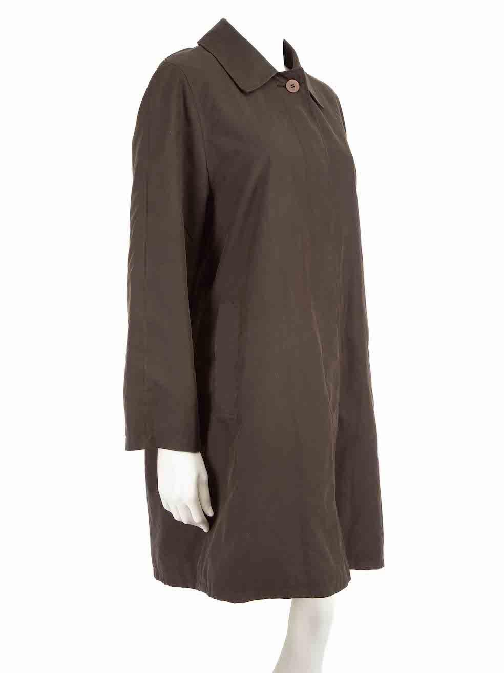 CONDITION is Very good. Hardly any visible wear to coat is evident. However, the size label is missing on this used Aquascutum designer resale item.
 
 Details
 Vintage
 Kenmore Heritage Raglan model
 Brown
 Polyester
 Raincoat
 Mid length
 Single