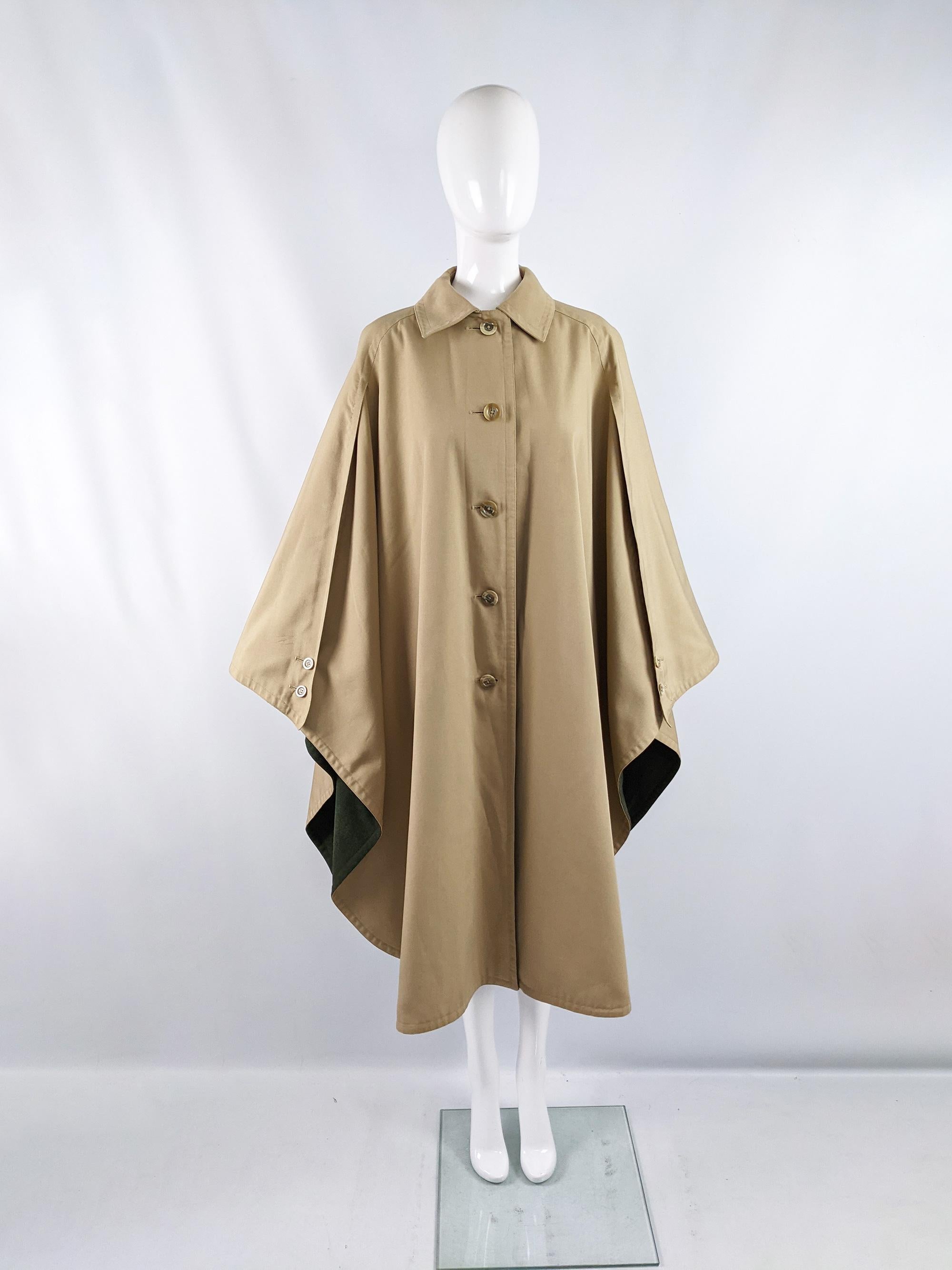 A classic and rare vintage womens cape / cloak from the 70s by luxury British outerwear fashion house, Aquascutum. In Aquascutum's original Aqua 5 trenchcoat style gabardine fabric with a green pure virgin wool lining throughout. 

Size: Unlabelled;