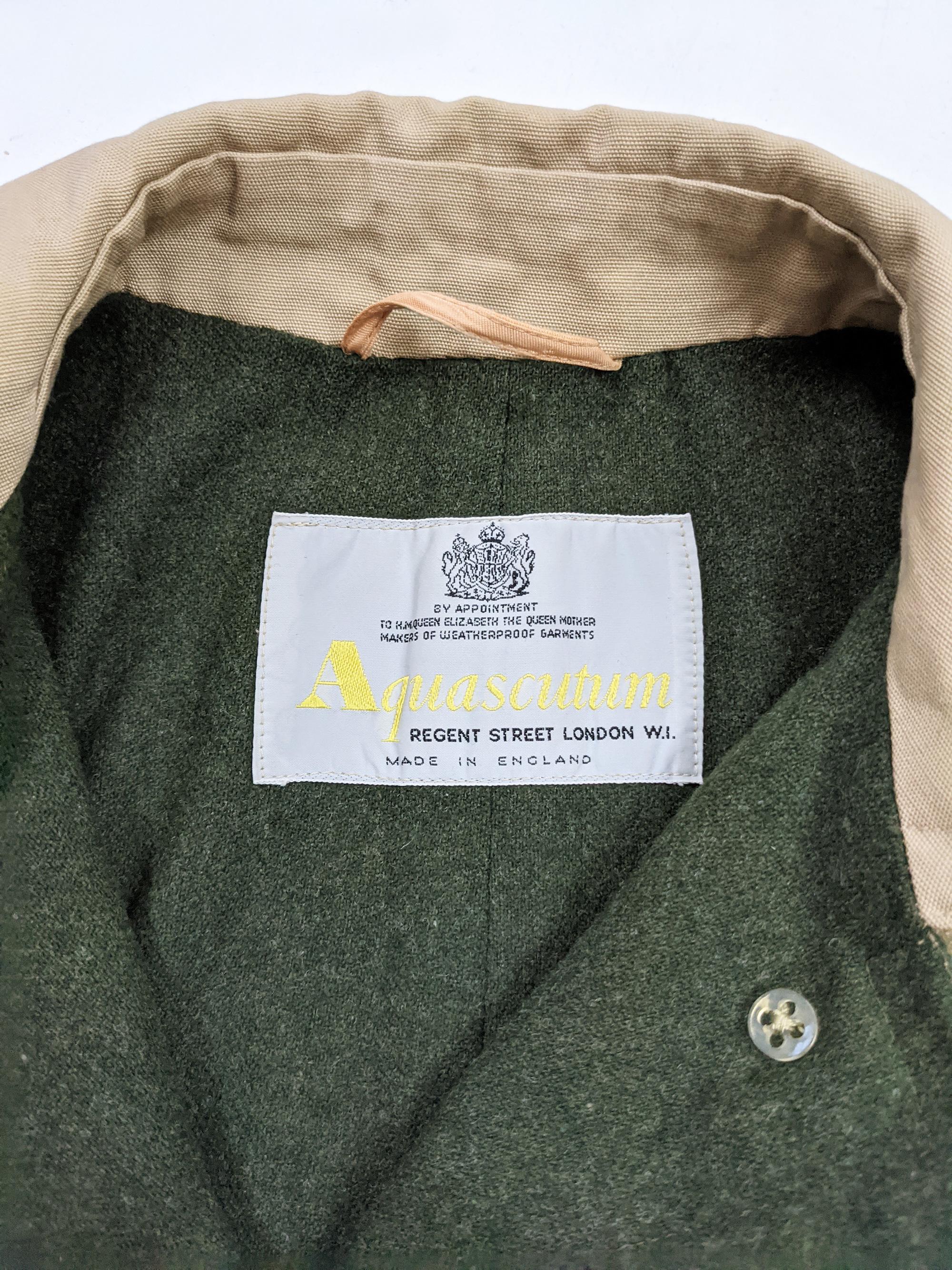 Aquascutum Vintage Dramatic Gabardine Trench Cape Coat with Wool Lining, 1970s In Good Condition For Sale In Doncaster, South Yorkshire