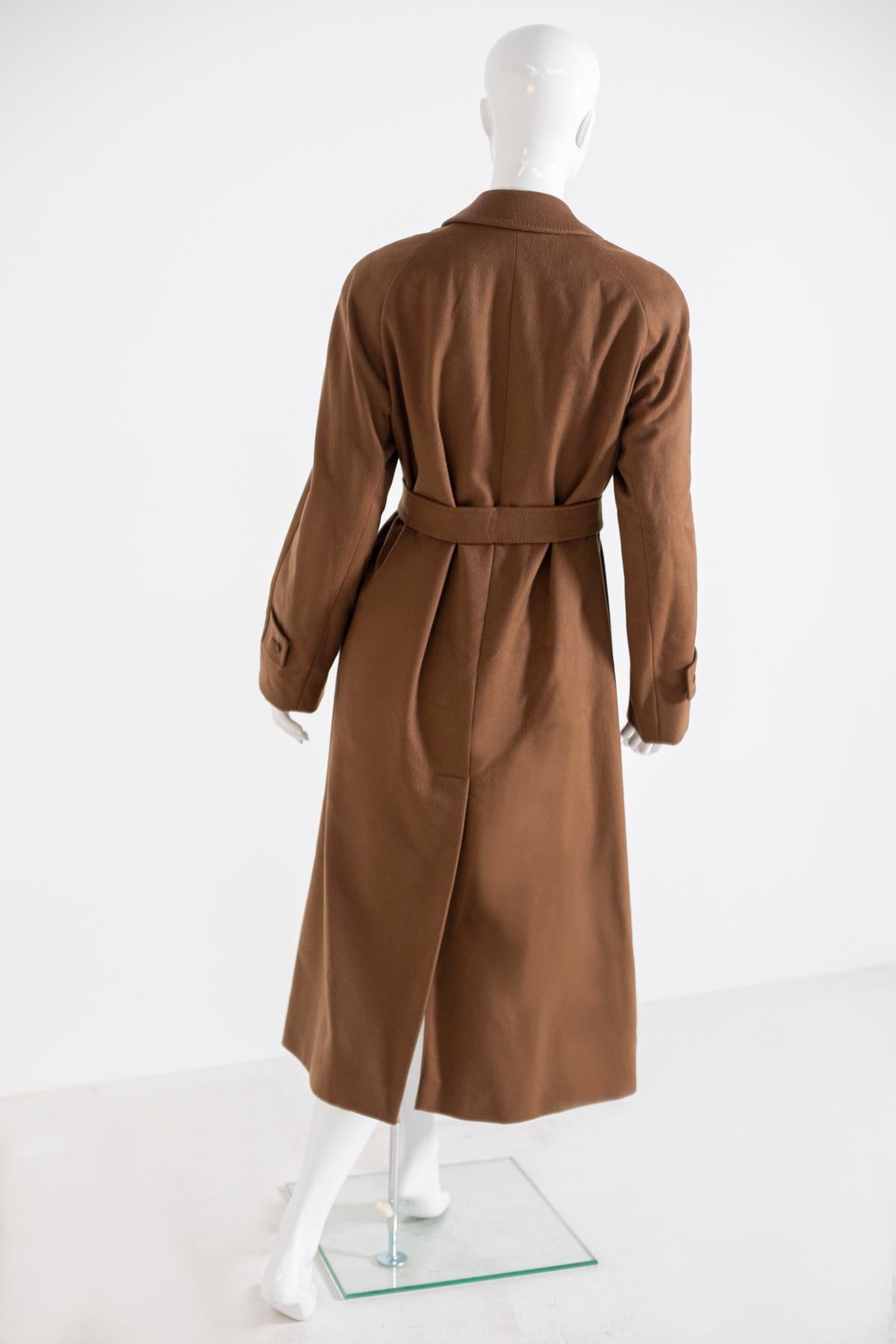 Aquascutum, collection automne-hiver  Manteau pour femme des années 1990, couleur marron Excellent état - En vente à Milano, IT