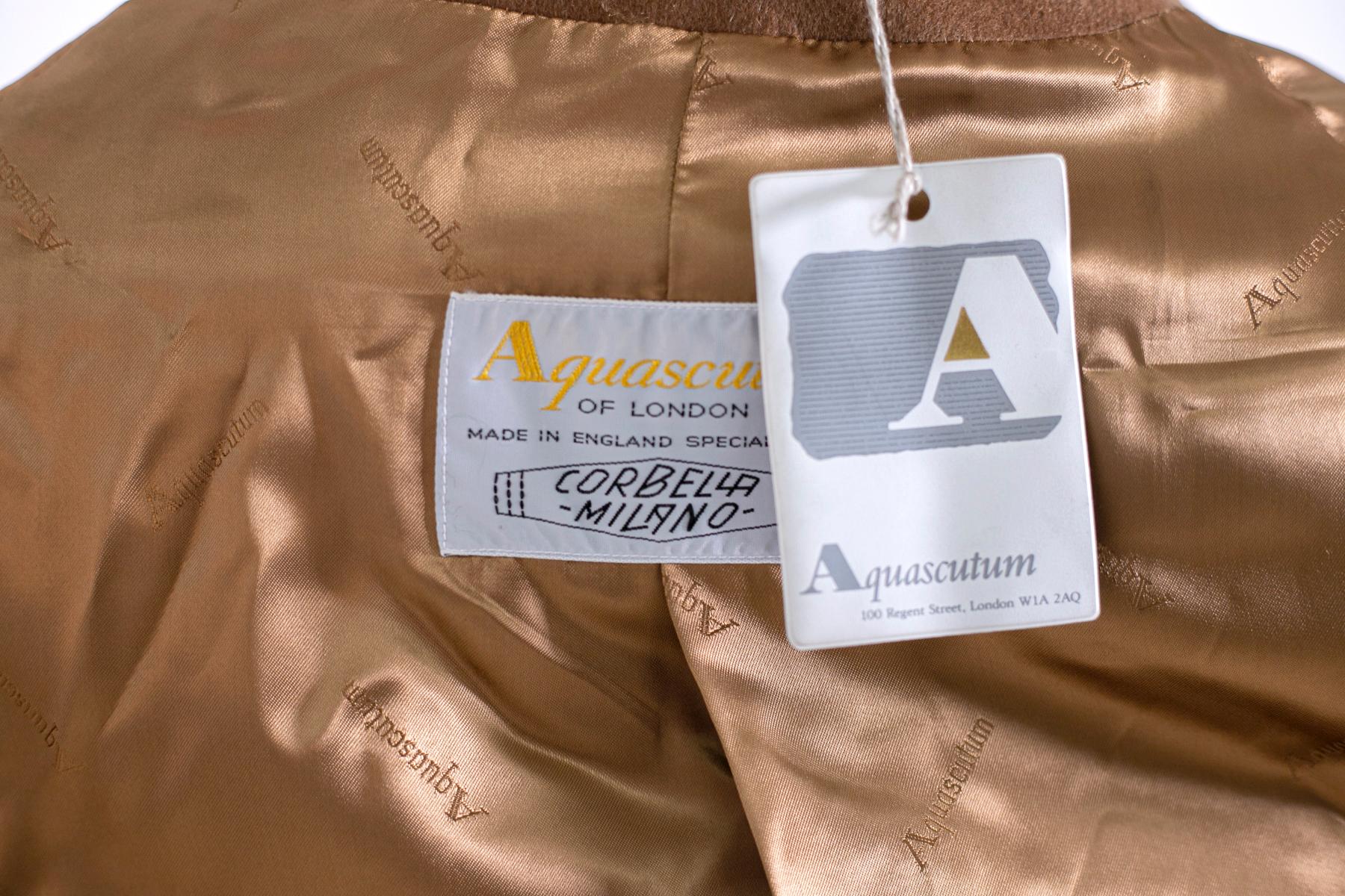 Aquascutum, collection automne-hiver  Manteau pour femme des années 1990, couleur marron en vente 2