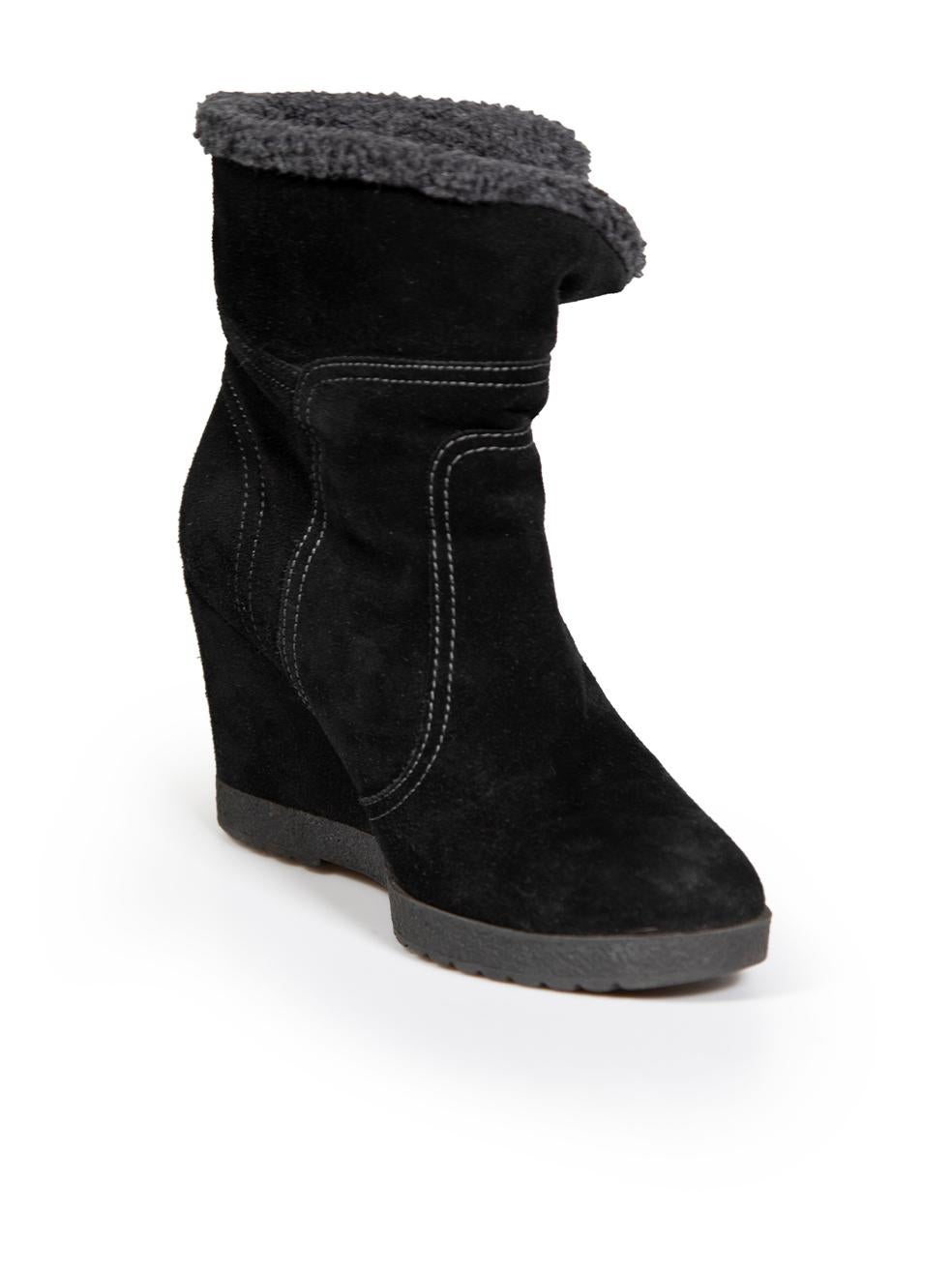 CONDITION is Very good. Minimal wear to boots is evident. Minimal wear to sole, with some slight abrasion to suede on this used Aquatalia designer resale item.
 
 
 
 Details
 
 
 Black
 
 Suede
 
 Winter boots
 
 Round toe
 
 High wedge heel
 
