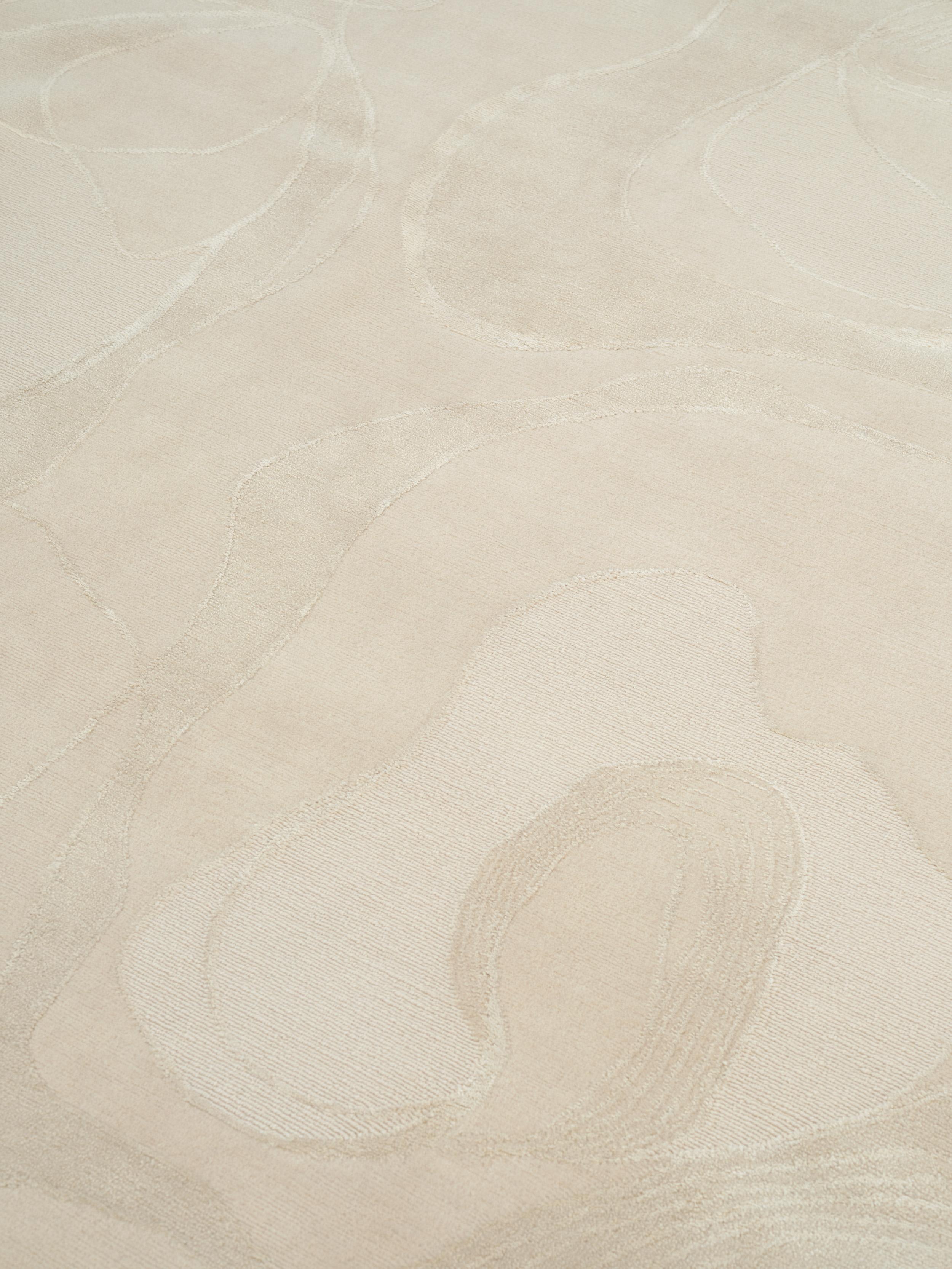 Aquaverse, 'Watertopia' Kollektion von Linie Design
Designer; Urd Moll Gundermann

Abstrakter Teppich. 
MATERIALIEN: 75% Neuseelandwolle / 25% Seide
Handgeknüpfter Teppich

Modell auf dem Hauptbild gezeigt:
Aquaverse

Abmessungen: 170 x 240 cm

Die