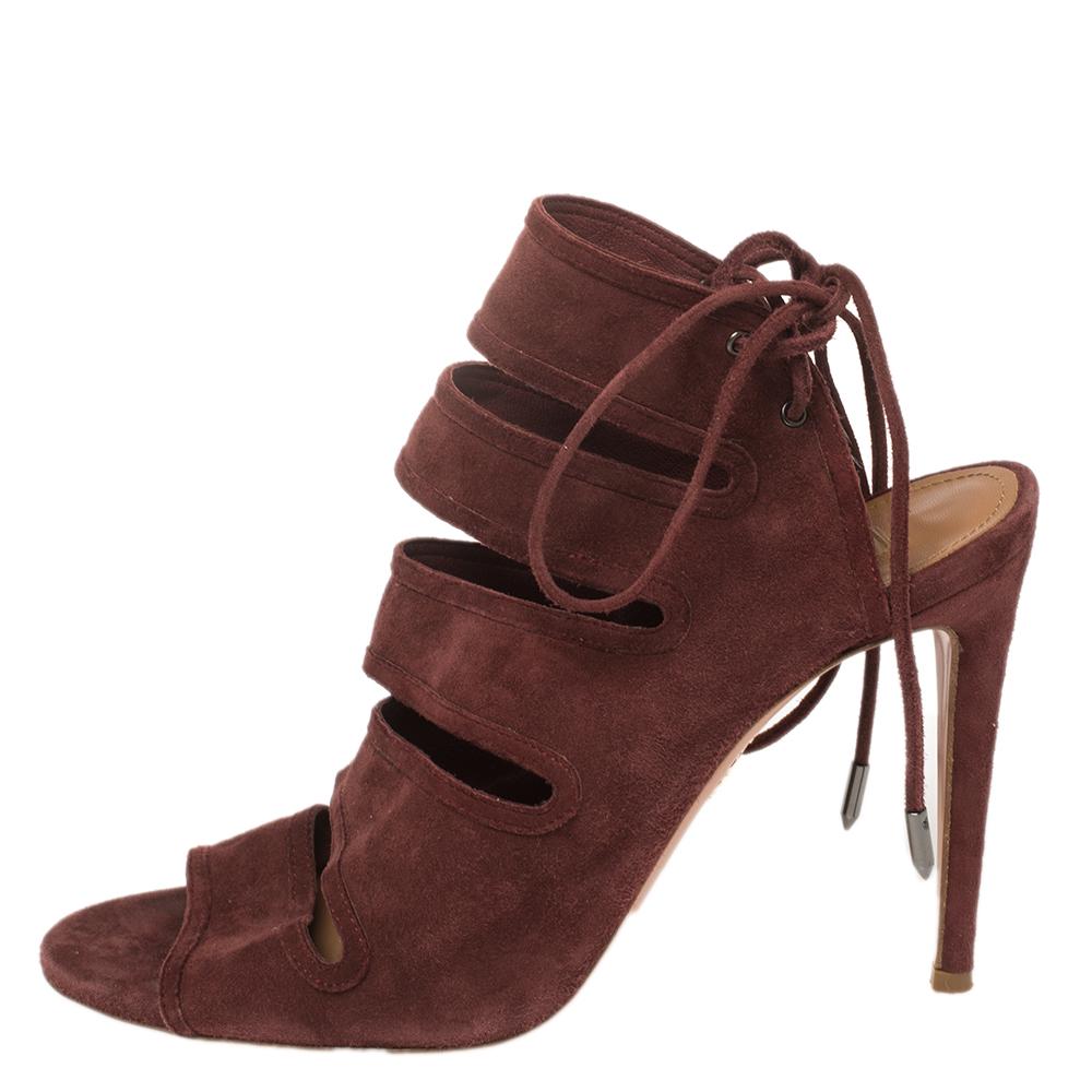 These suede Sloane sandals by Aquazurra will frame your feet beautifully. They come with cutouts on the vamps, peep toes, and high heels. The sandals are lined with leather and secured by ties at the counters.

