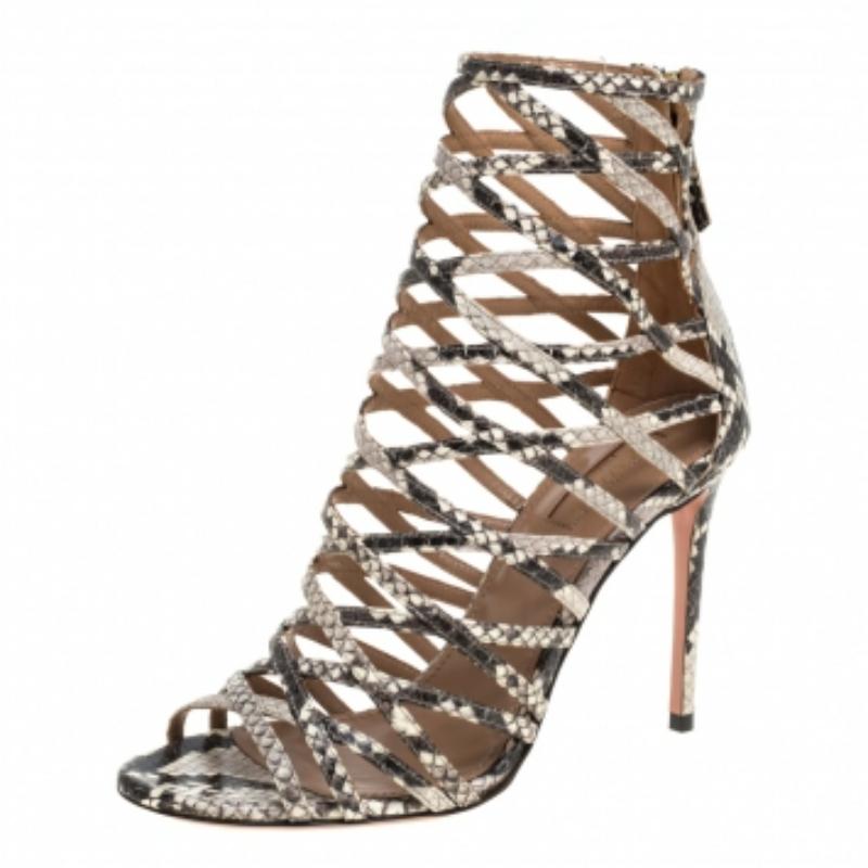 Aquazzura knows how to make women feel special and these Knockout sandals aptly prove that. Set on 10.5 cm stiletto heels, these sandals exhibit an open toe and a cage-like strappy silhouette. They secure your feet with rear zippers and provide