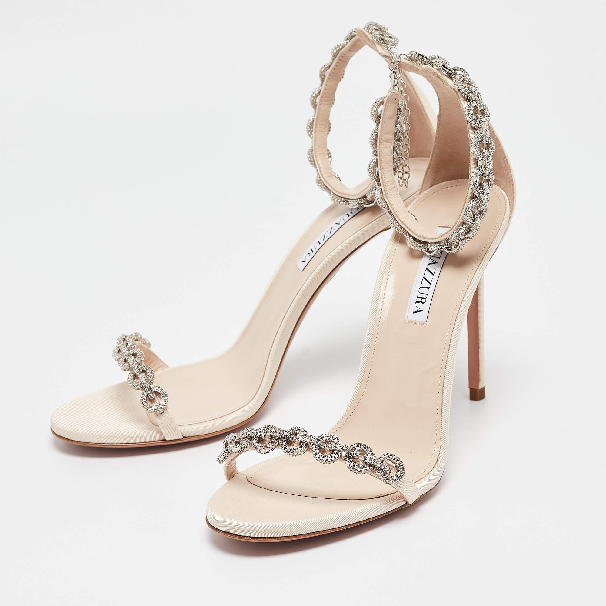 Estas sandalias enmarcarán sus pies de forma elegante. Fabricado con materiales de calidad  Presentan un diseño elegante y plantillas cómodas.
