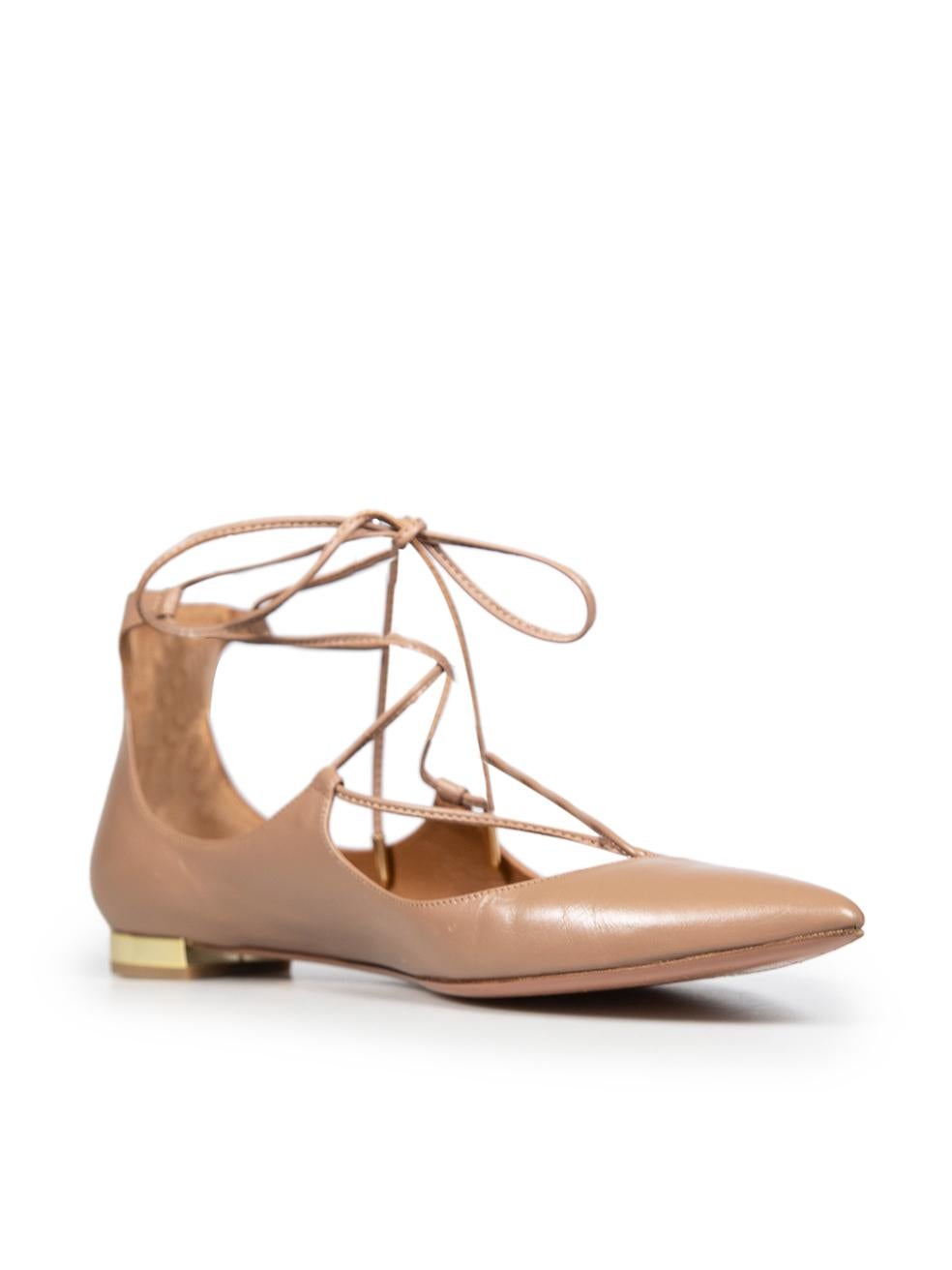 CONDITION is Very good. Minimal wear to shoes is evident. Minimal wear to both toe tips with small abrasions and creasing on the sides and back on this used Aquazzura designer resale item. Comes with the original box.

Details


Model: