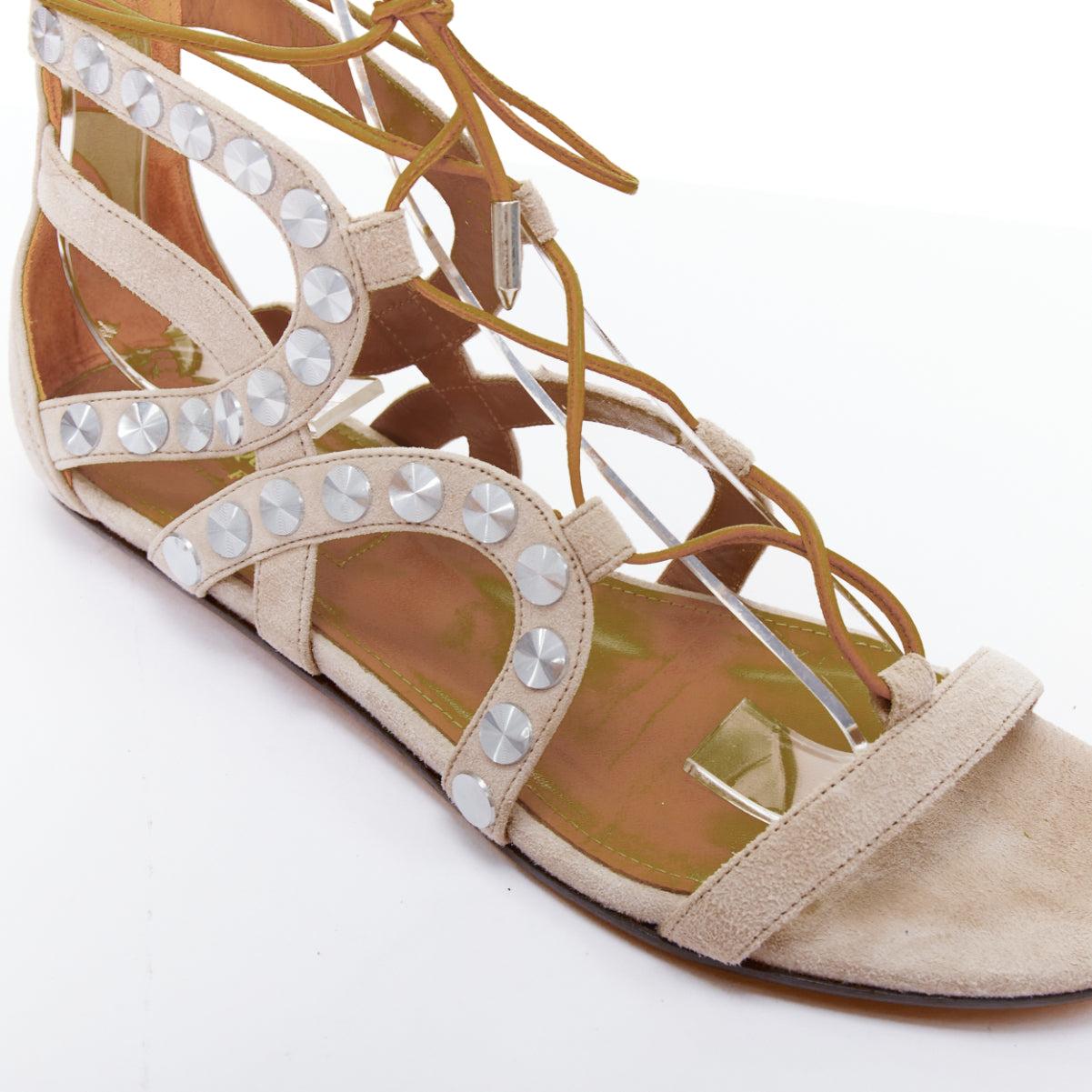 AQUAZZURA sandali gladiatore in pelle beige con borchie a forma di disco d'argento EU36 in vendita 2