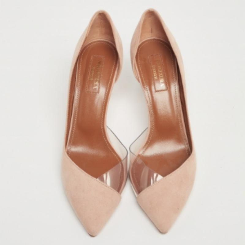 Sapientemente realizzate in pelle scamosciata e PVC in stile d'Orsay con punta a punta, queste décolleté di Aquazzura incorniceranno i tuoi piedi in modo meraviglioso. Le décolletés beige, con linee superiori a taglio netto, si bilanciano su un