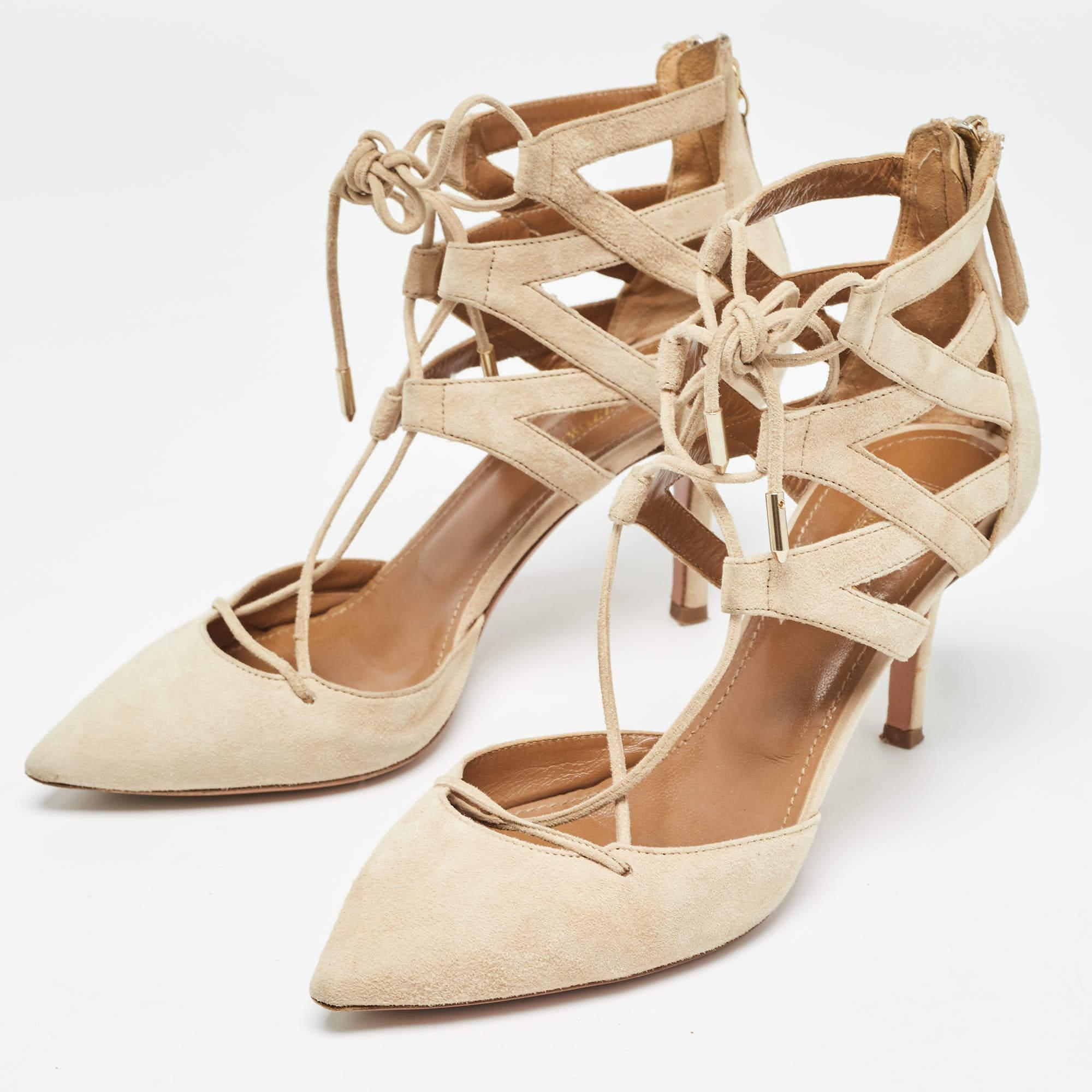 Make a chic style statement with these designer pumps. They showcase sturdy heels and durable soles perfect for your fashionable outings
