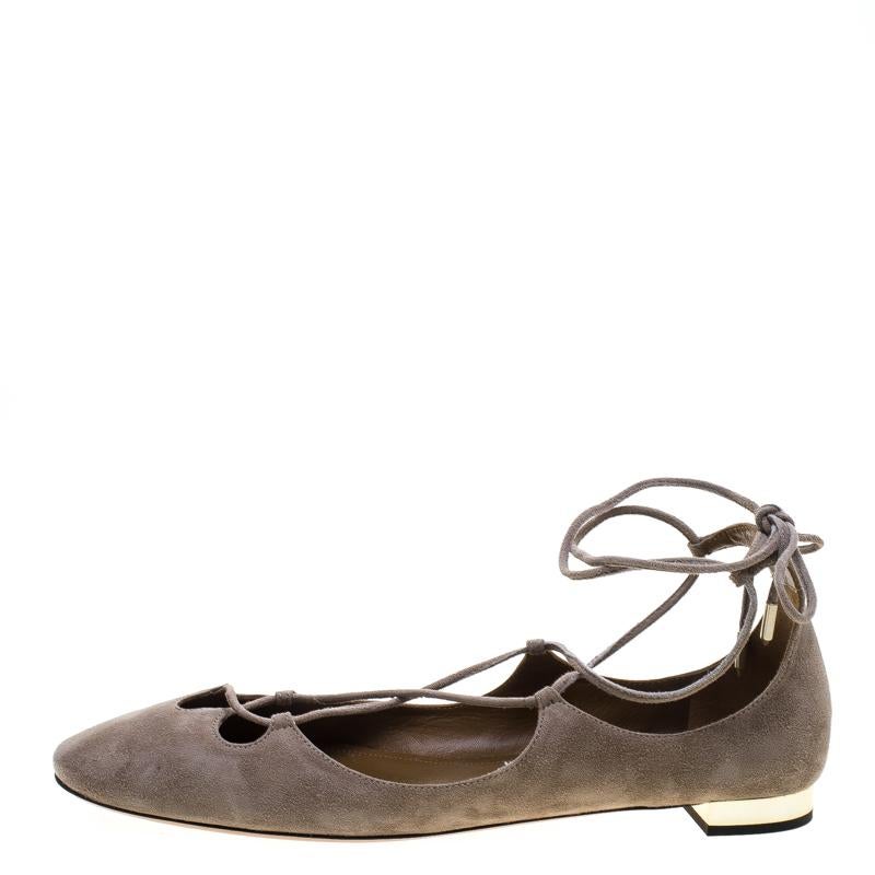 Beautiful and sophisticated, these Dancer Lace Up ballet flats from Aquazzura are a perfect alternative to your party heels. Rendered in beige suede, the pair is styled with round toes and crisscross laces that are meant to be tied at the back of