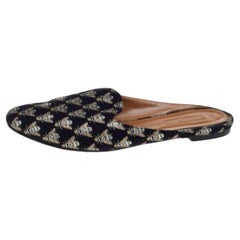 Aquazzura flache Pantoletten aus besticktem Stoff mit schwarzer Biene, Größe 39,5