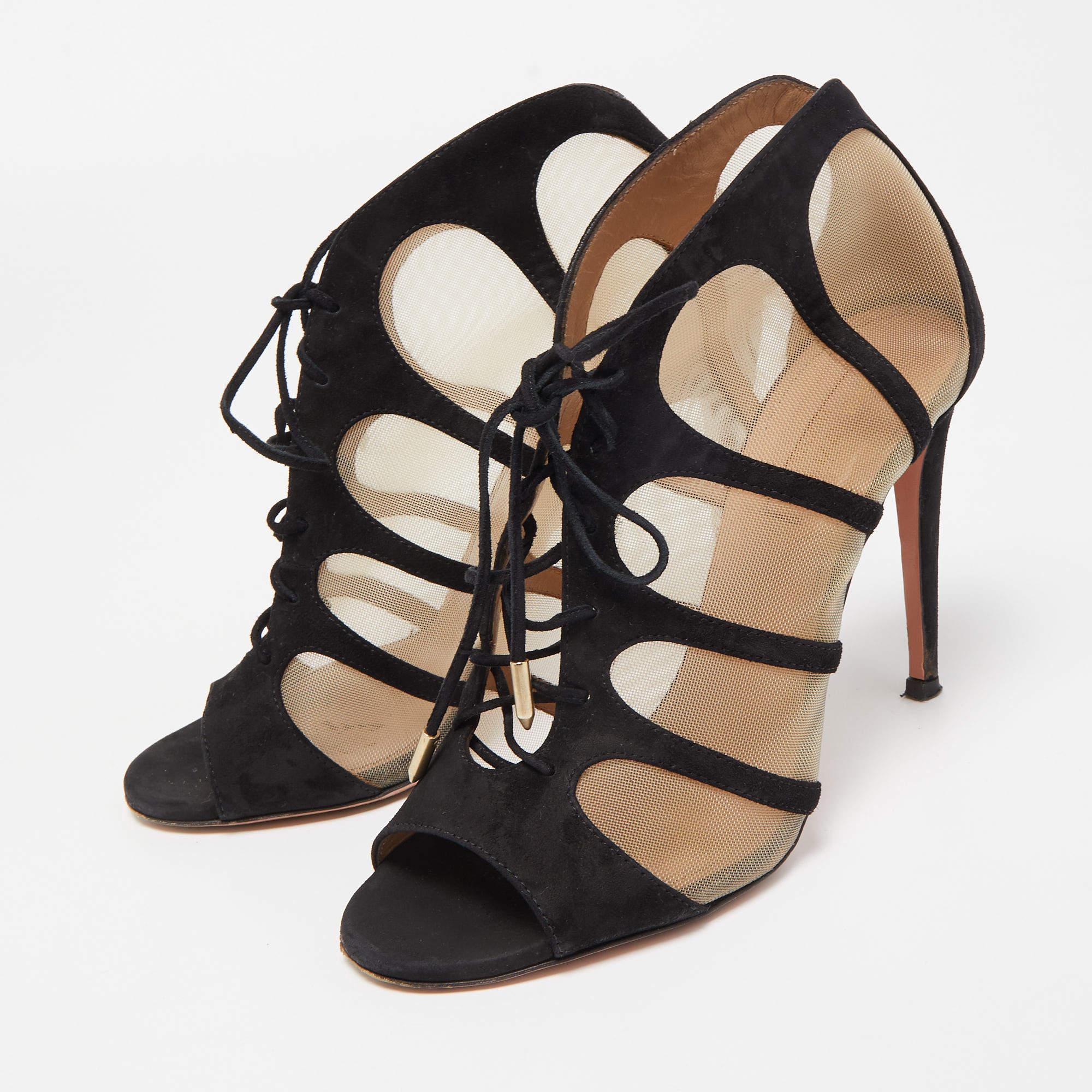 Profitez des journées les plus branchées avec ces bottines élégantes. D'une conception et d'une fabrication modernes, ils sont conçus pour vous offrir confort et élégance.
