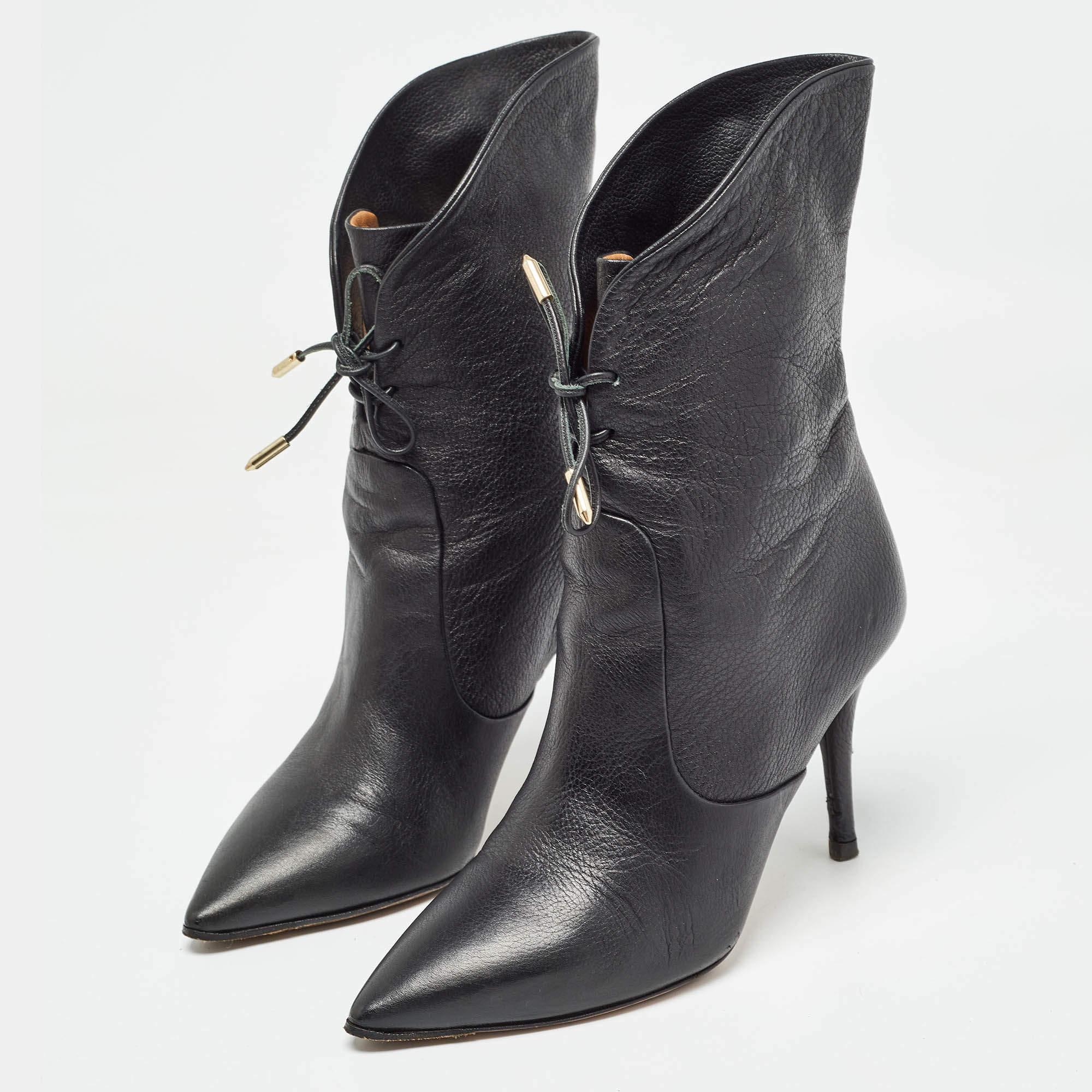 Enjoy the most fashionable days with these stylish booties. Modern in design and craftsmanship they are fashioned to keep you comfortable and chic
