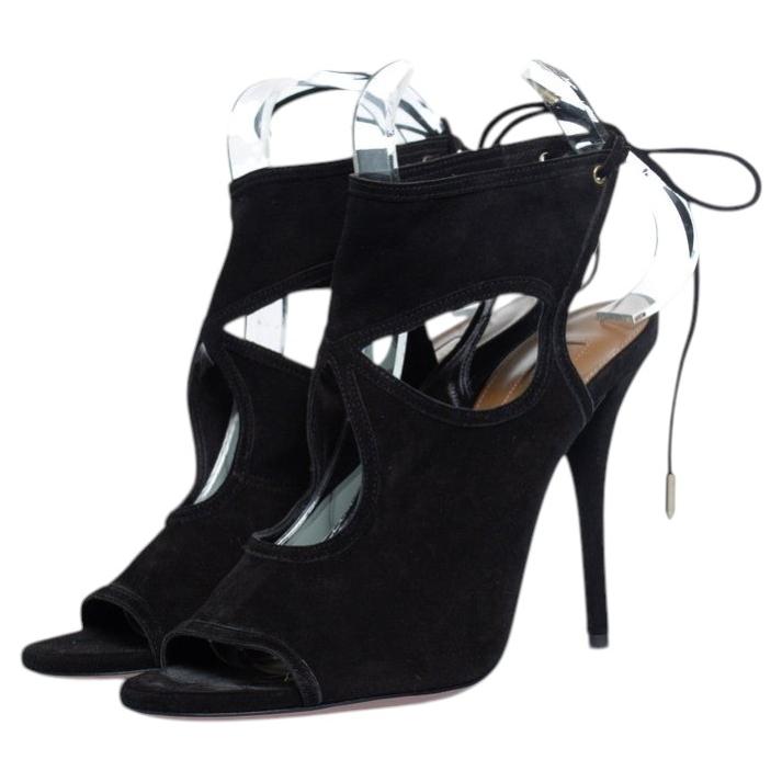Aquazzura, sandales sexy en daim noir à découpes en vente