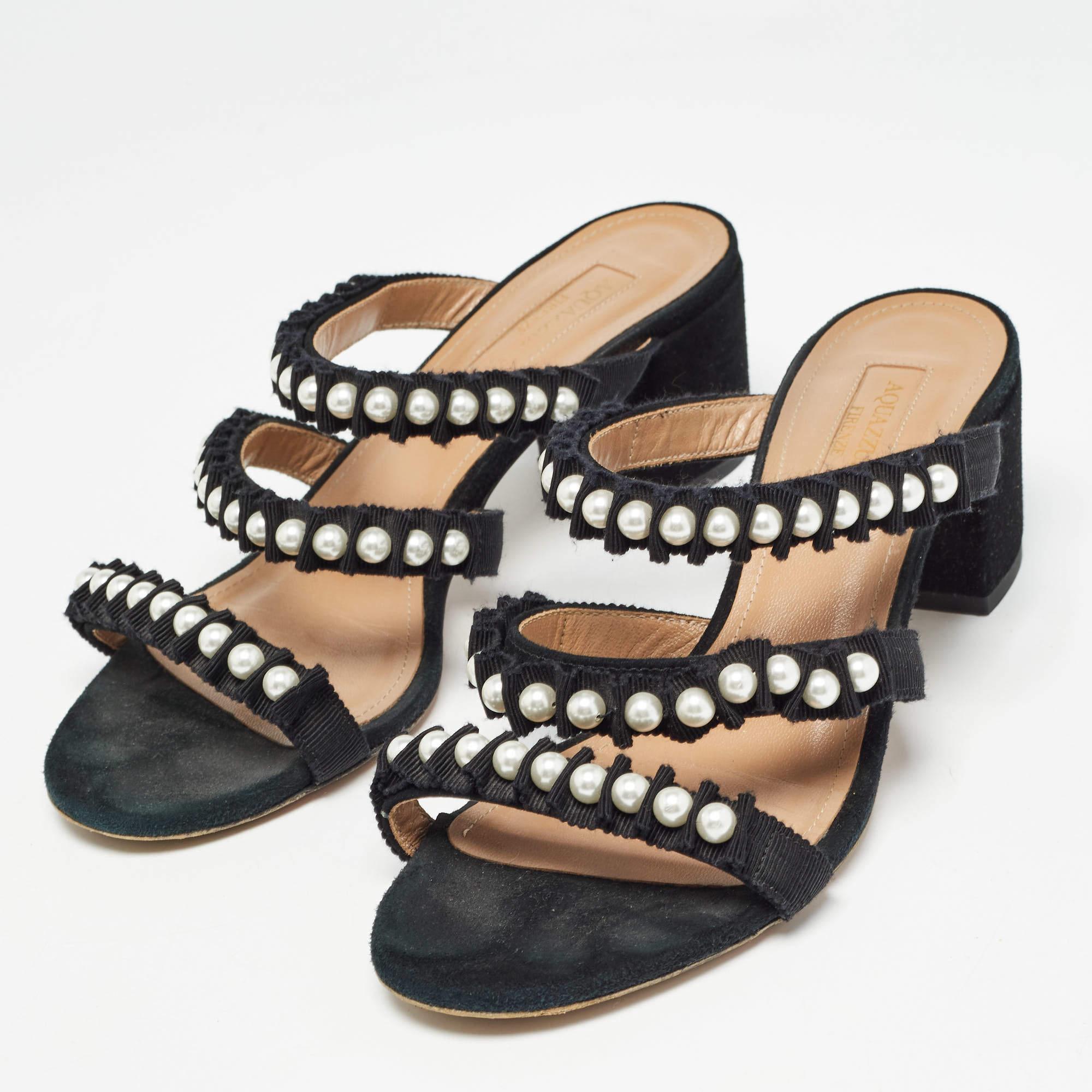 Estas sandalias enmarcarán sus pies de forma elegante. Fabricados con materiales de calidad, presentan un diseño elegante y plantillas cómodas.