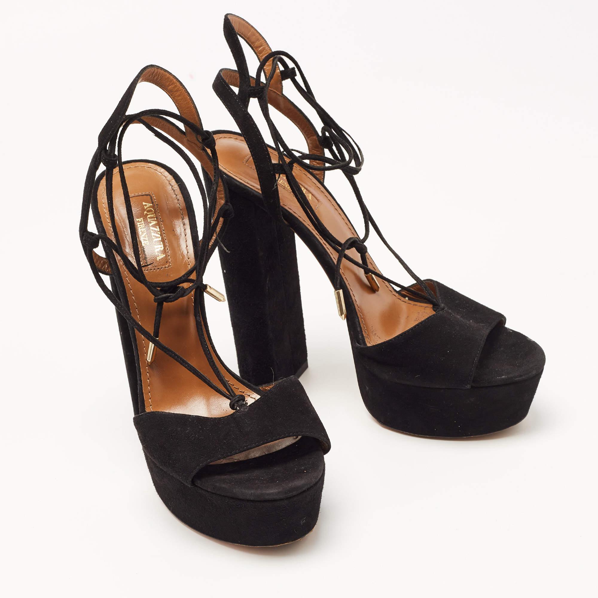 Aquazzura Sandali con cinturino alla caviglia in camoscio nero taglia 38 In condizioni buone in vendita a Dubai, Al Qouz 2