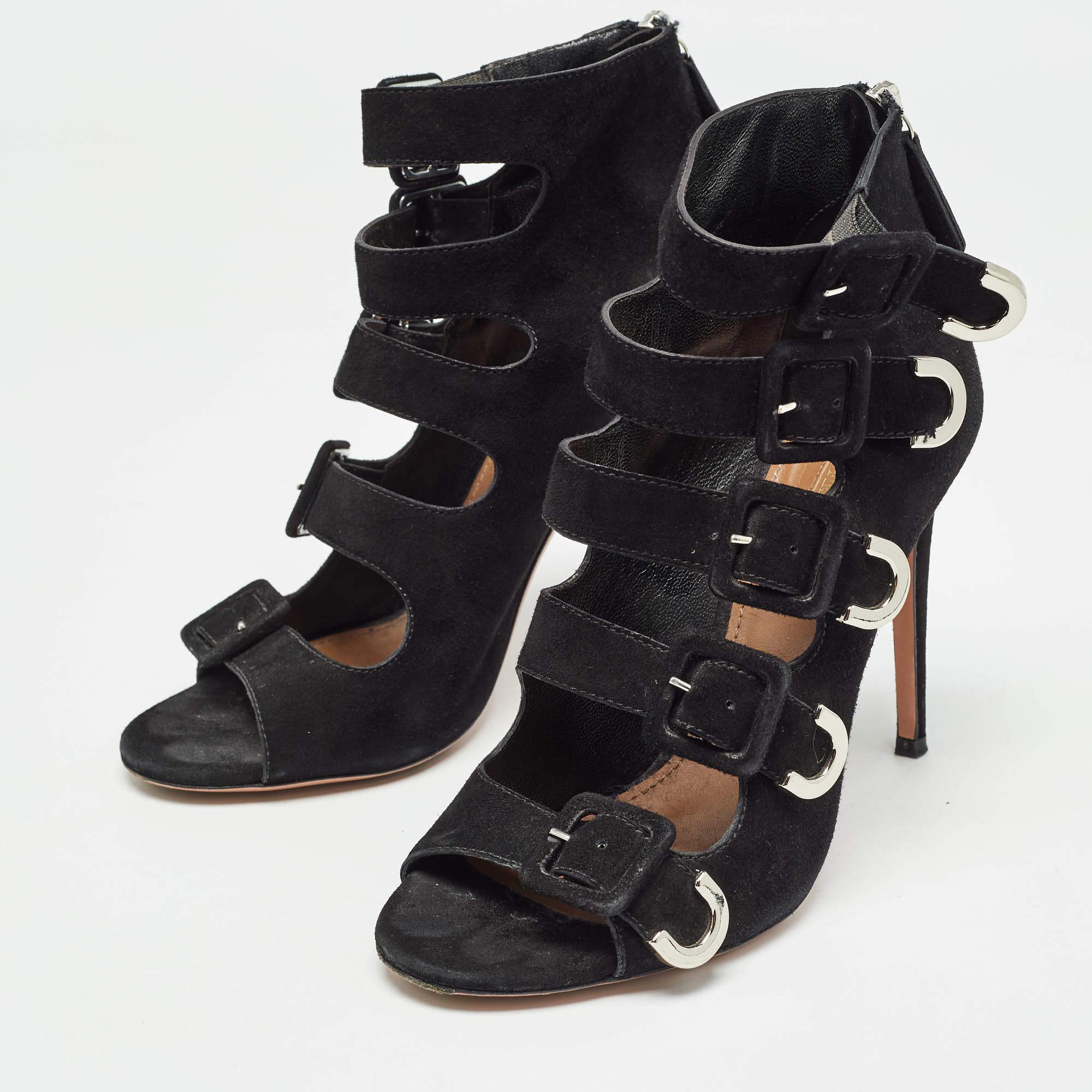 Eleva tu estilo con estas botas Aquazzura para mujer. Confeccionadas con precisión, estas elegantes botas combinan moda y comodidad y ofrecen sofisticación para todas las estaciones.
