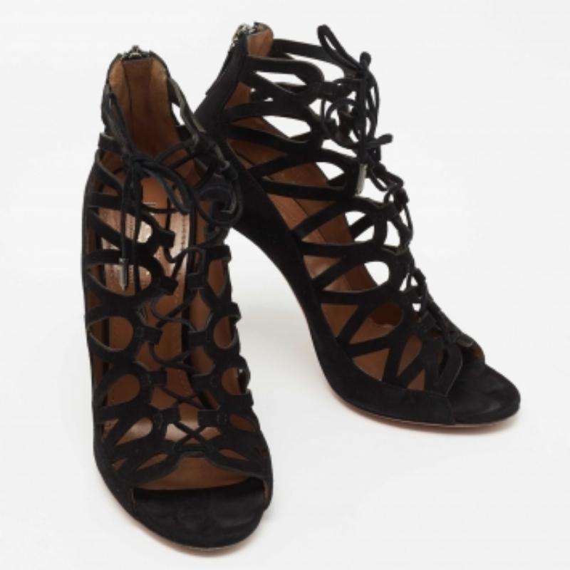 Aquazzura - Belgravia - Bottines en daim noir avec découpes - Taille 37 Bon état - En vente à Dubai, Al Qouz 2
