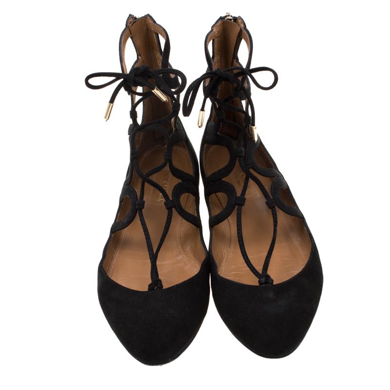Beautiful and sophisticated, these Dancer Lace Up ballet flats from Aquazzura are a perfect alternative to your party heels. Rendered in black suede, the pair is styled with round toes and crisscross laces that are meant to be tied around the ankle.