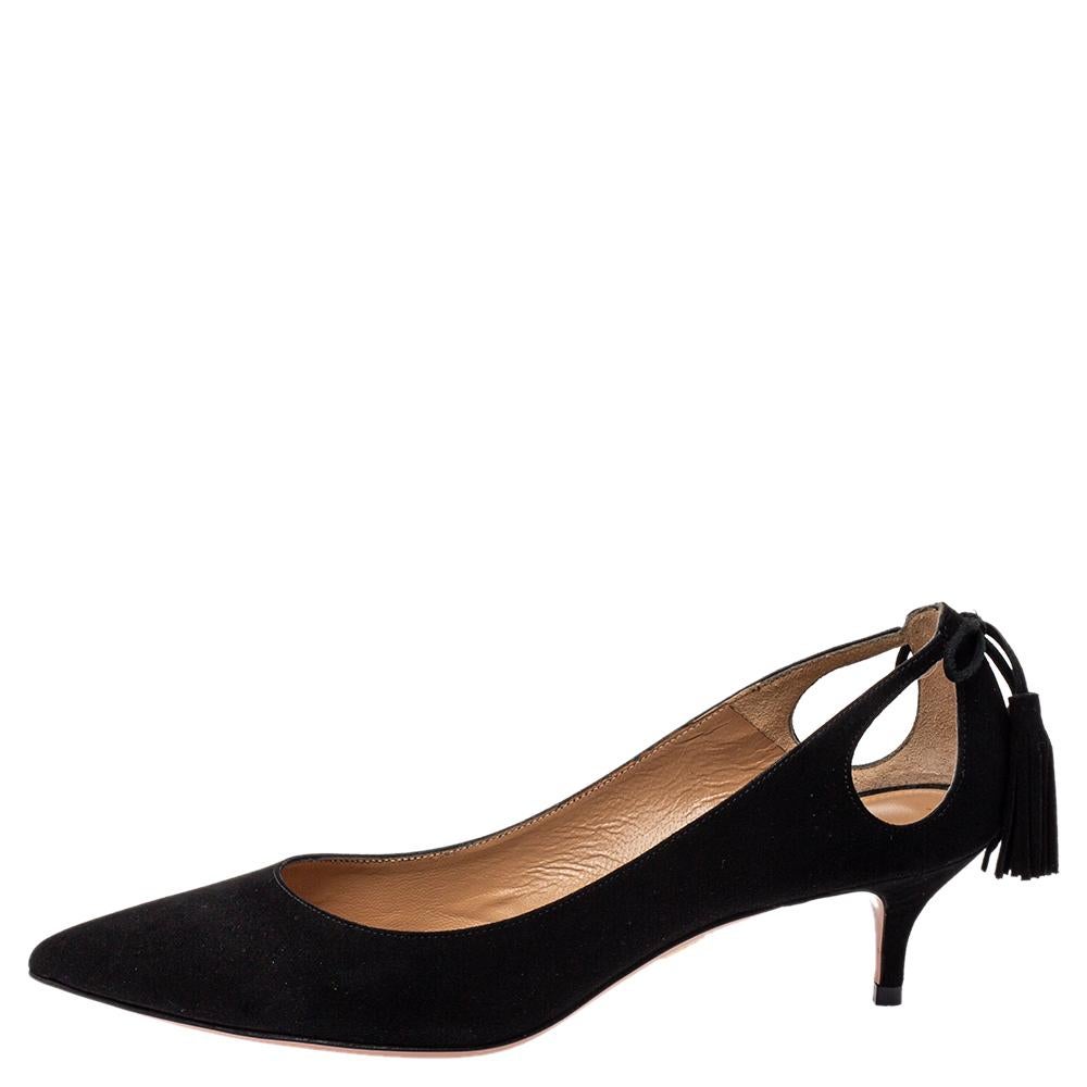 Win praises every time you step out in these pumps from Aquazzura! Beautifully designed with suede, the black pair carries pointed toes, kitten heels, and tassel bow detailing on the counters. Complete with leather-lined insoles, the pumps are