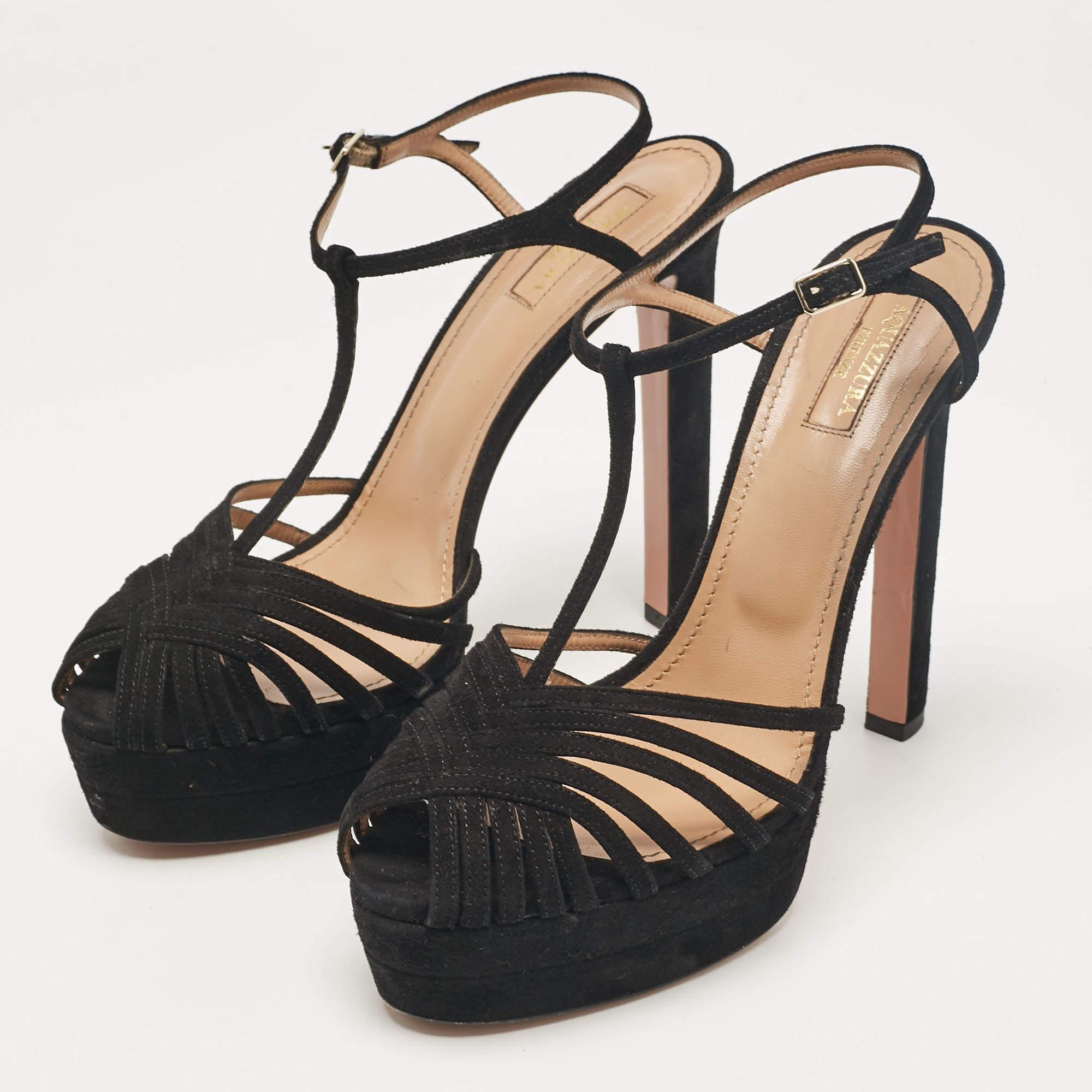 These sandals will frame your feet in an elegant manner. Crafted from quality materials they display a classy design and comfortable insoles.